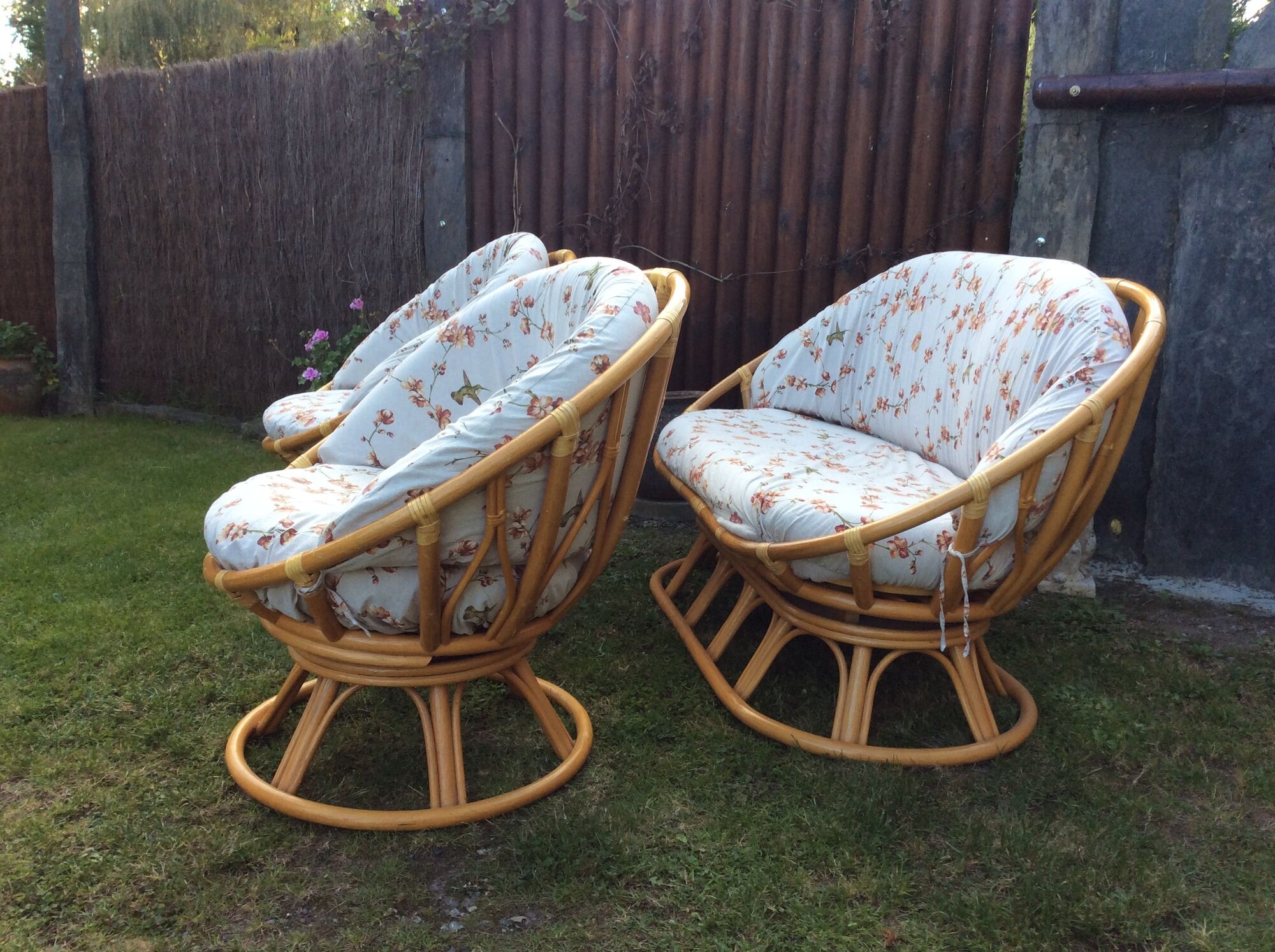 Vintage rattan lounge 1 bench and 2 swivel armchairs in perfect condition.