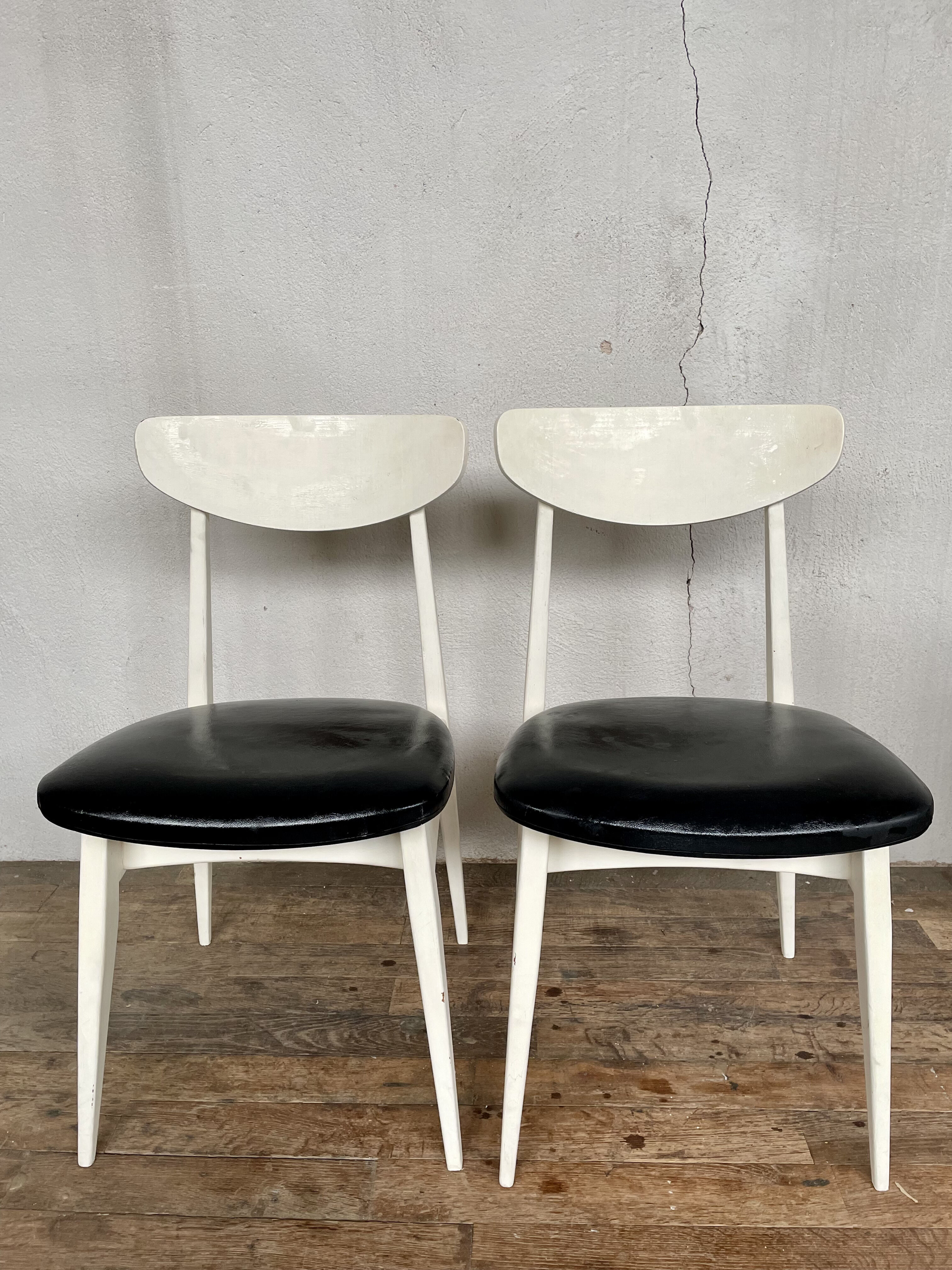 Series of 4 white and black Scandinavian chairs Ingrid from Stella 1960.
