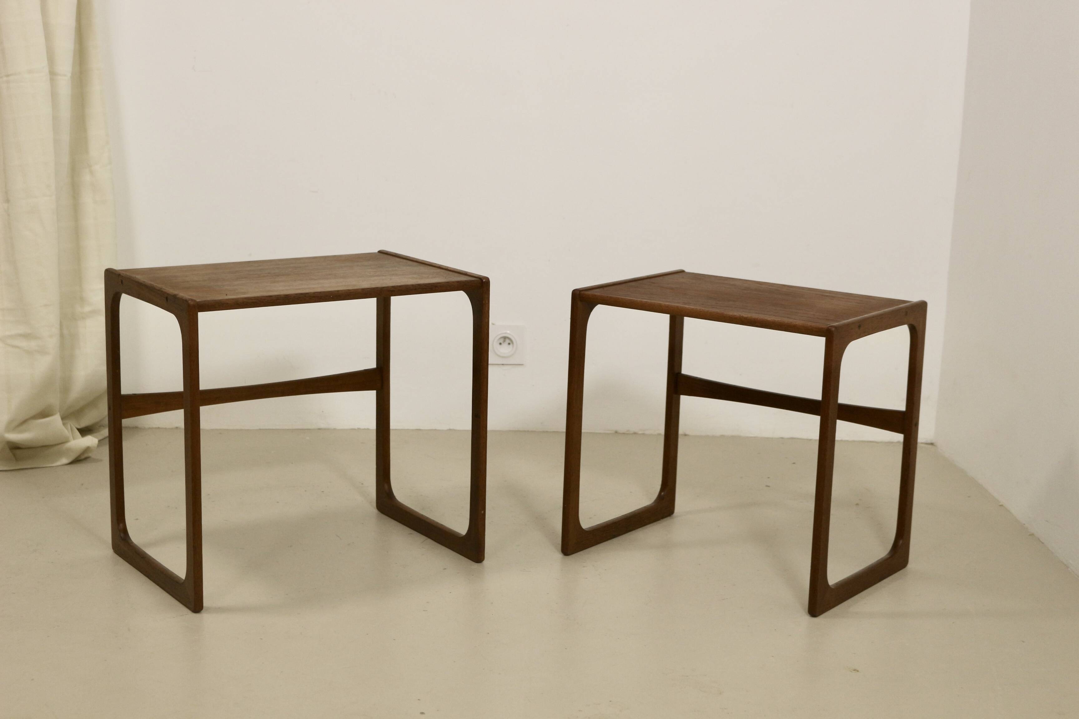 Scandinavian nesting tables rn teak year 60. Ref twiny.