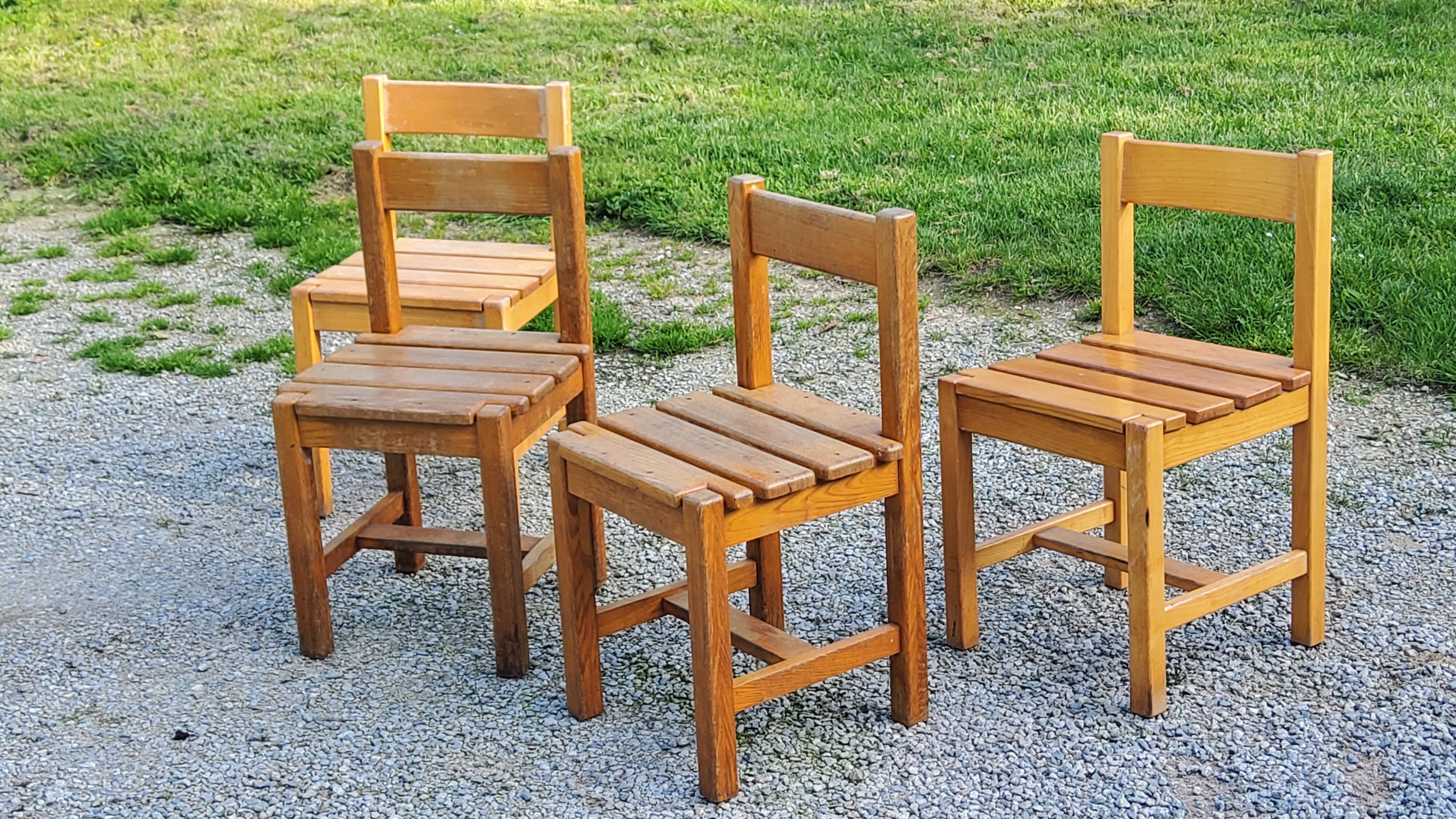Set de 4 chaises des années 70 brutalistes en chêne
