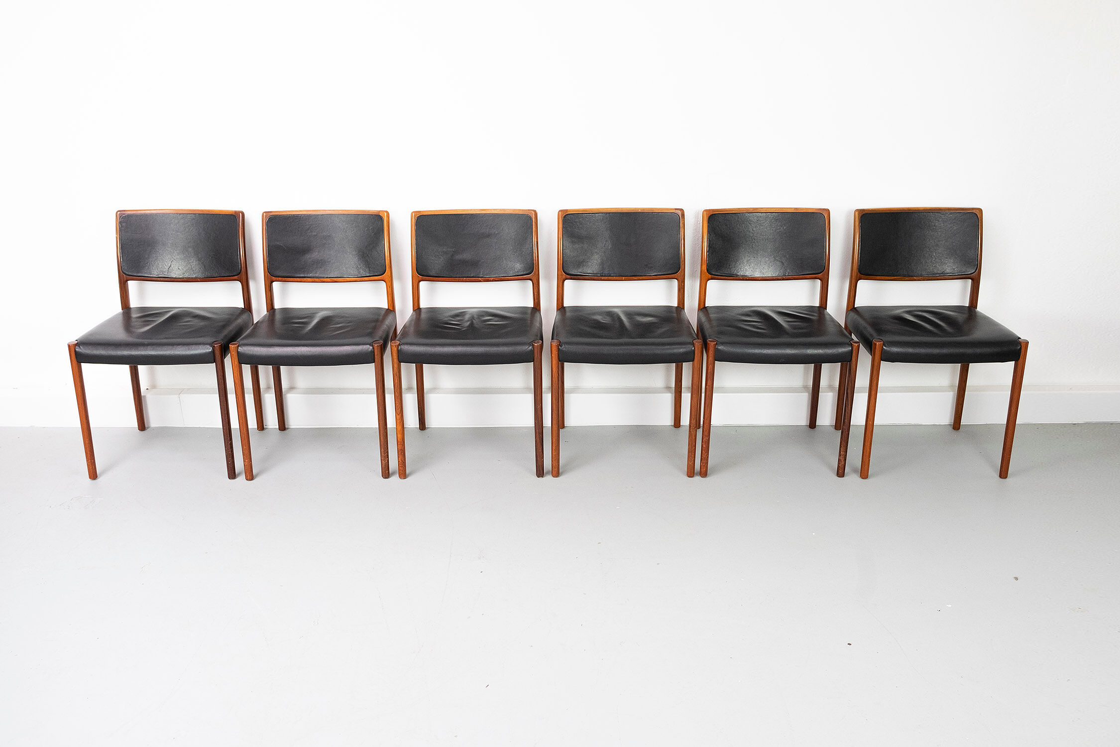 Set of 6 wooden Dining Chairs with black Leather, 1960