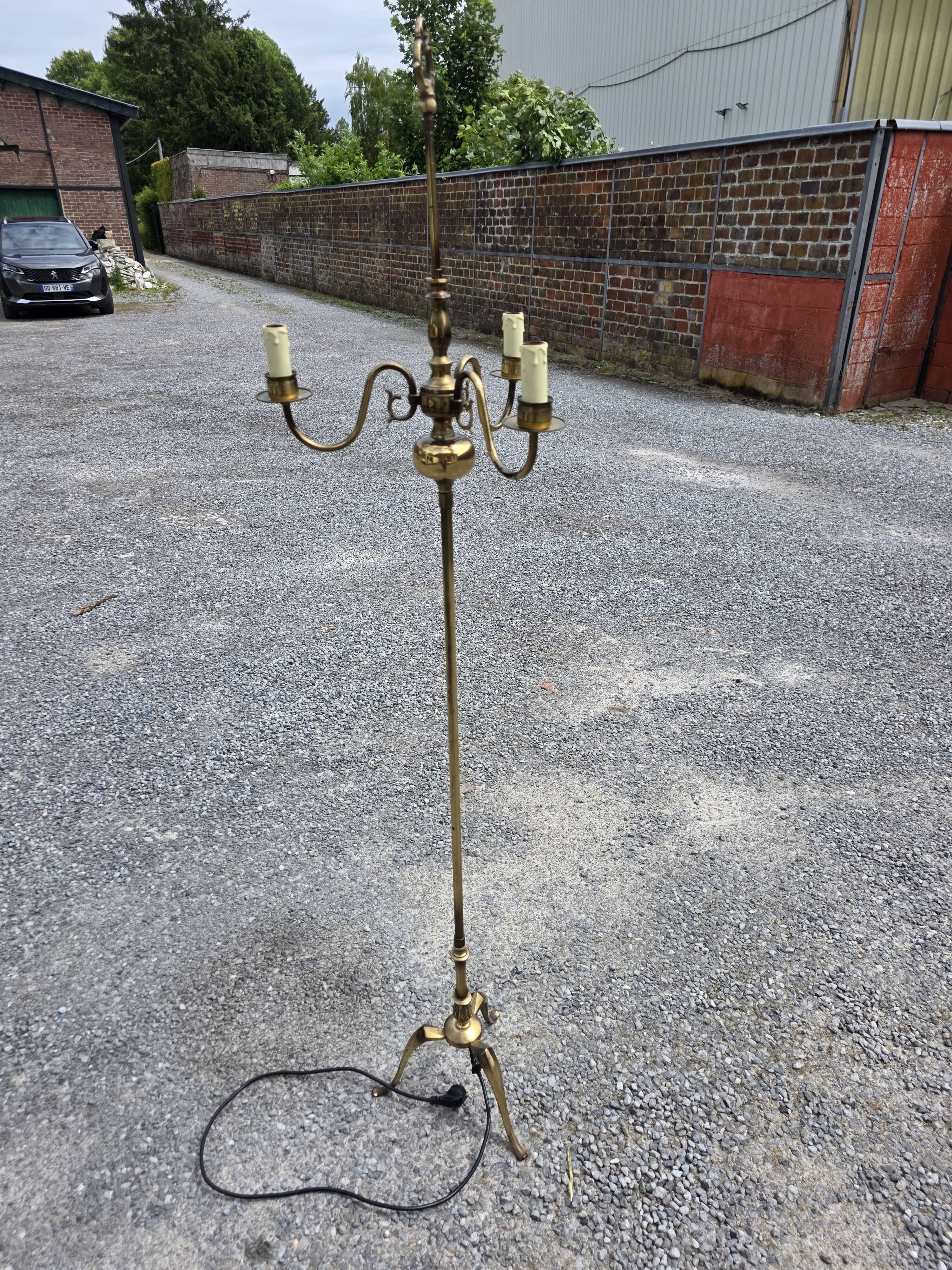 Vintage tripod floor lamp in brass from the 70s/80s.