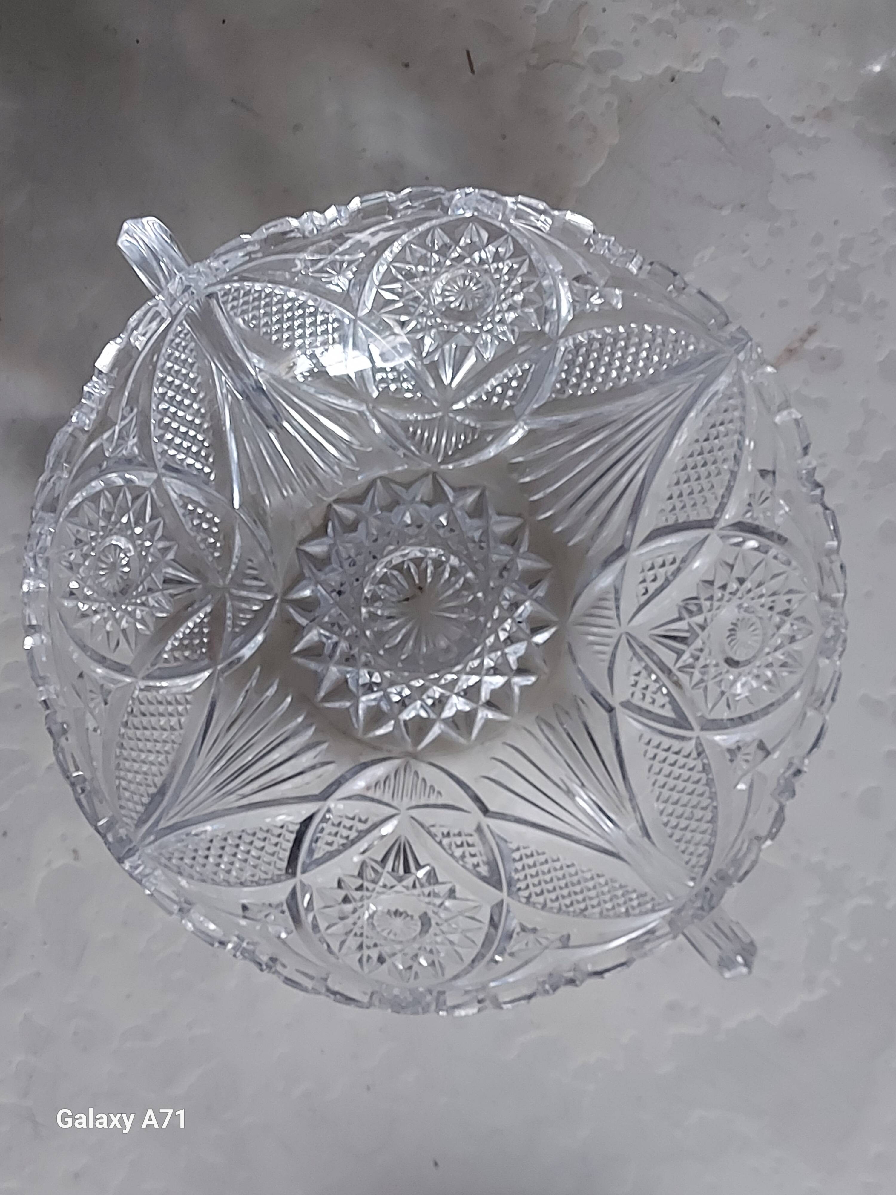 Sangria or fruit service in glass or moulded crystal.