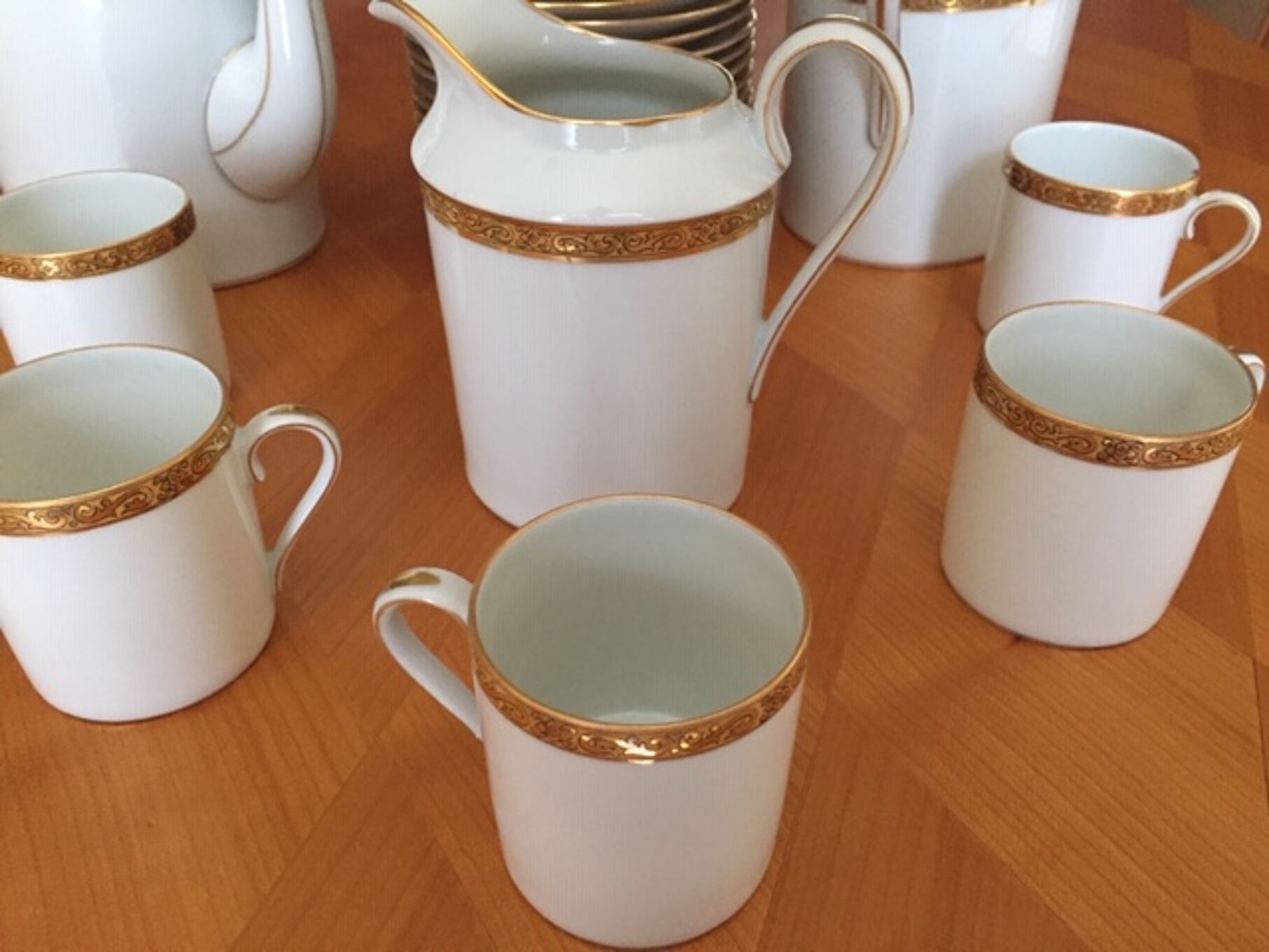 Service à café porcelaine de Limoges doré or fin A Lanternier Selency Service à café porcelaine de Limoges doré or fin A Lanternier Selency