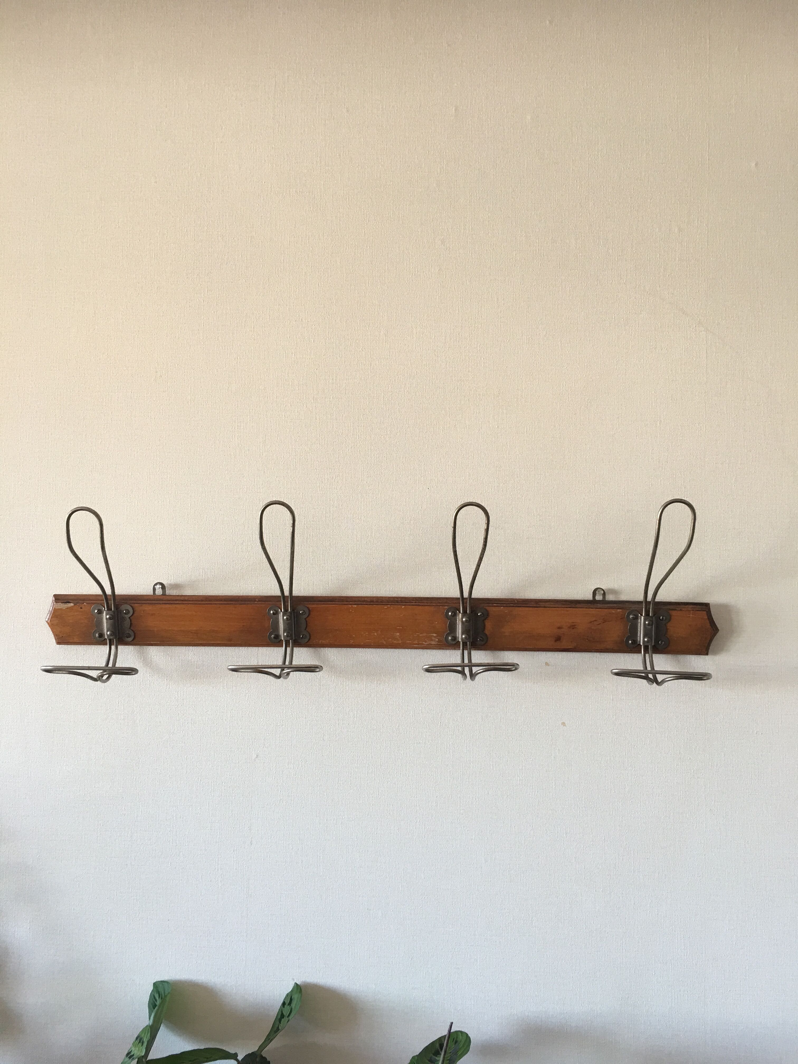 Porte manteaux mural 4 patères en bois et métal