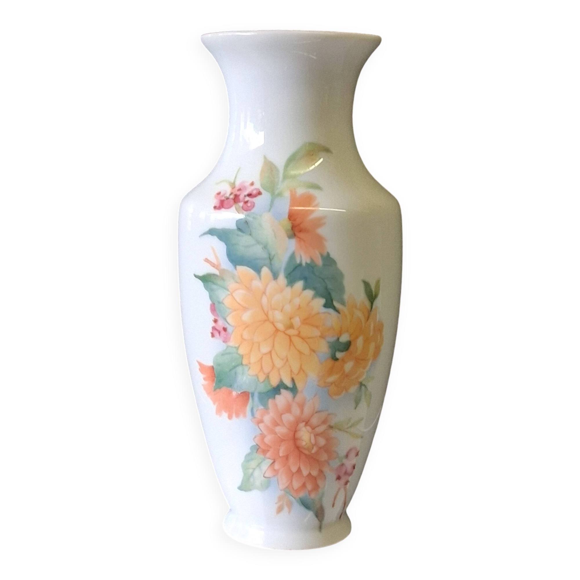 Limoges porcelain vase in very good condition.