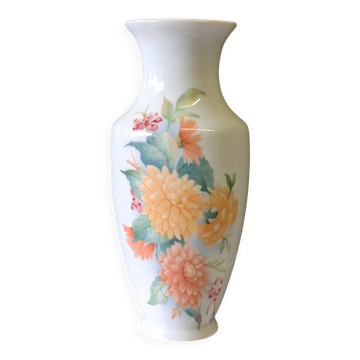 Limoges porcelain vase in very good condition.