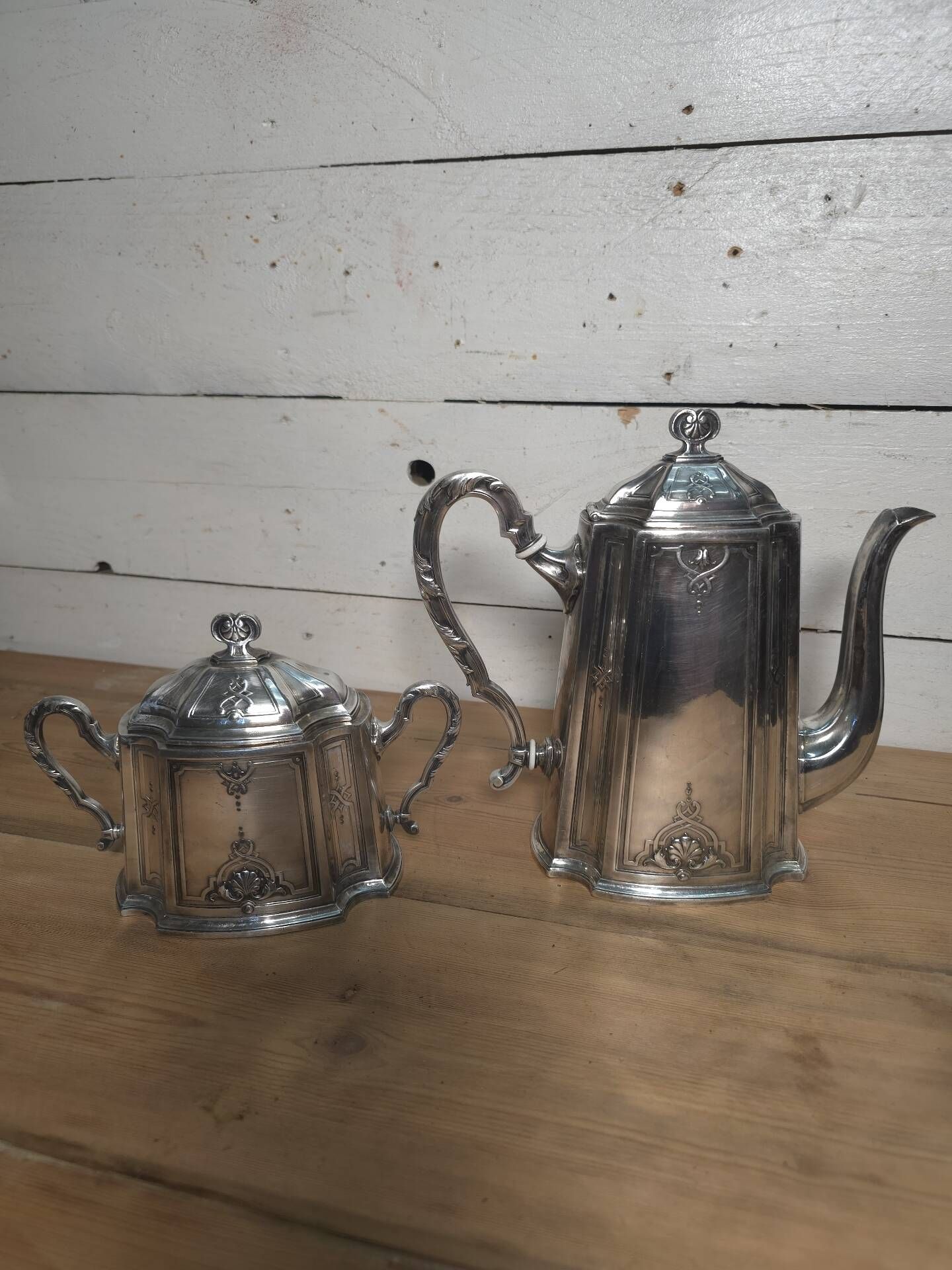 Service à café en métal argenté , cafetière et sucrier