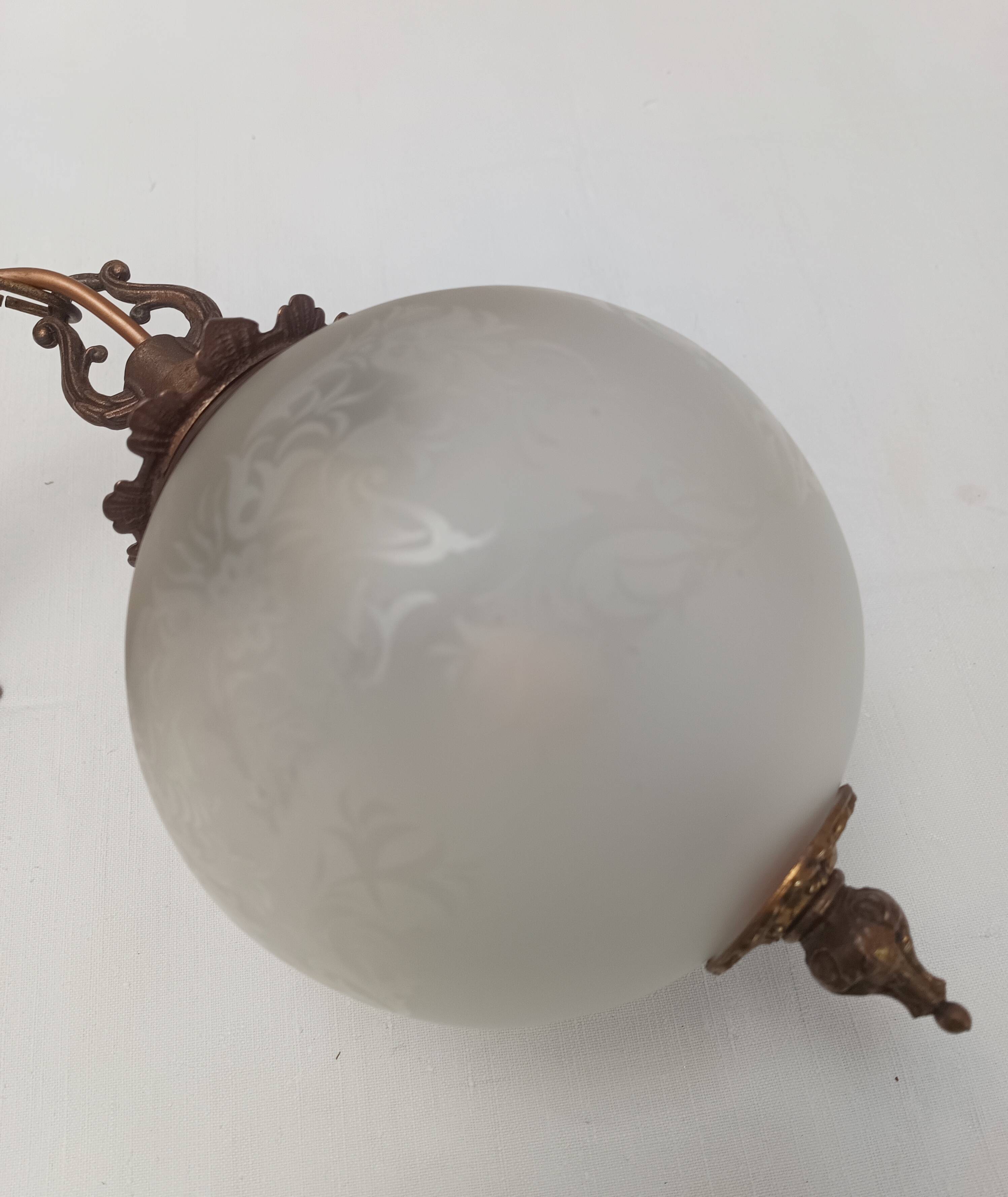 lustre ancien bronze globe gravé lanterne suspensions décoration