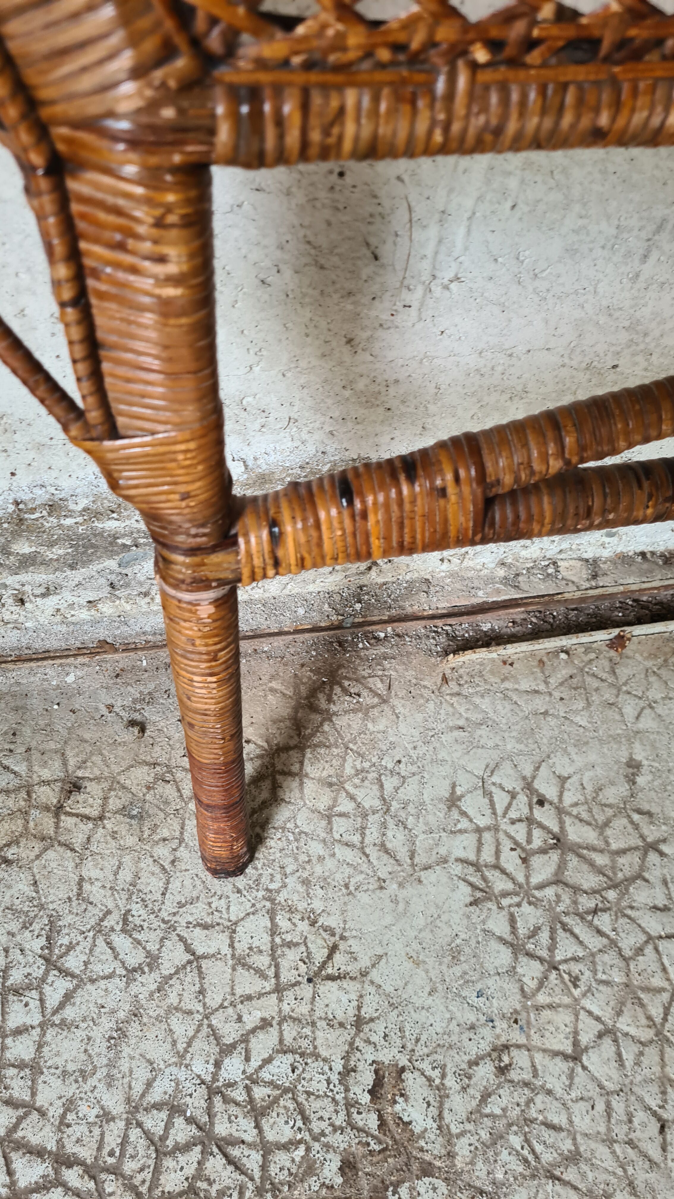 Old headboard "Peacock" in rattan / Emmanuelle