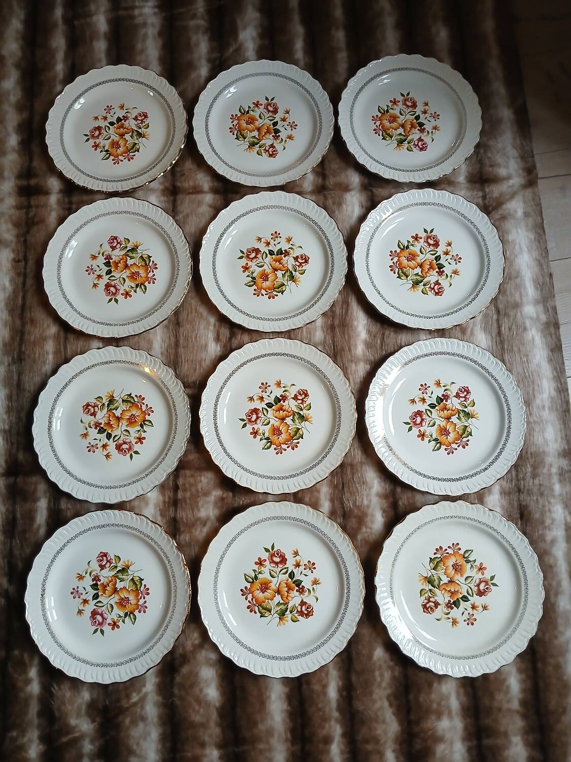 12 antique flat plates "Capri"