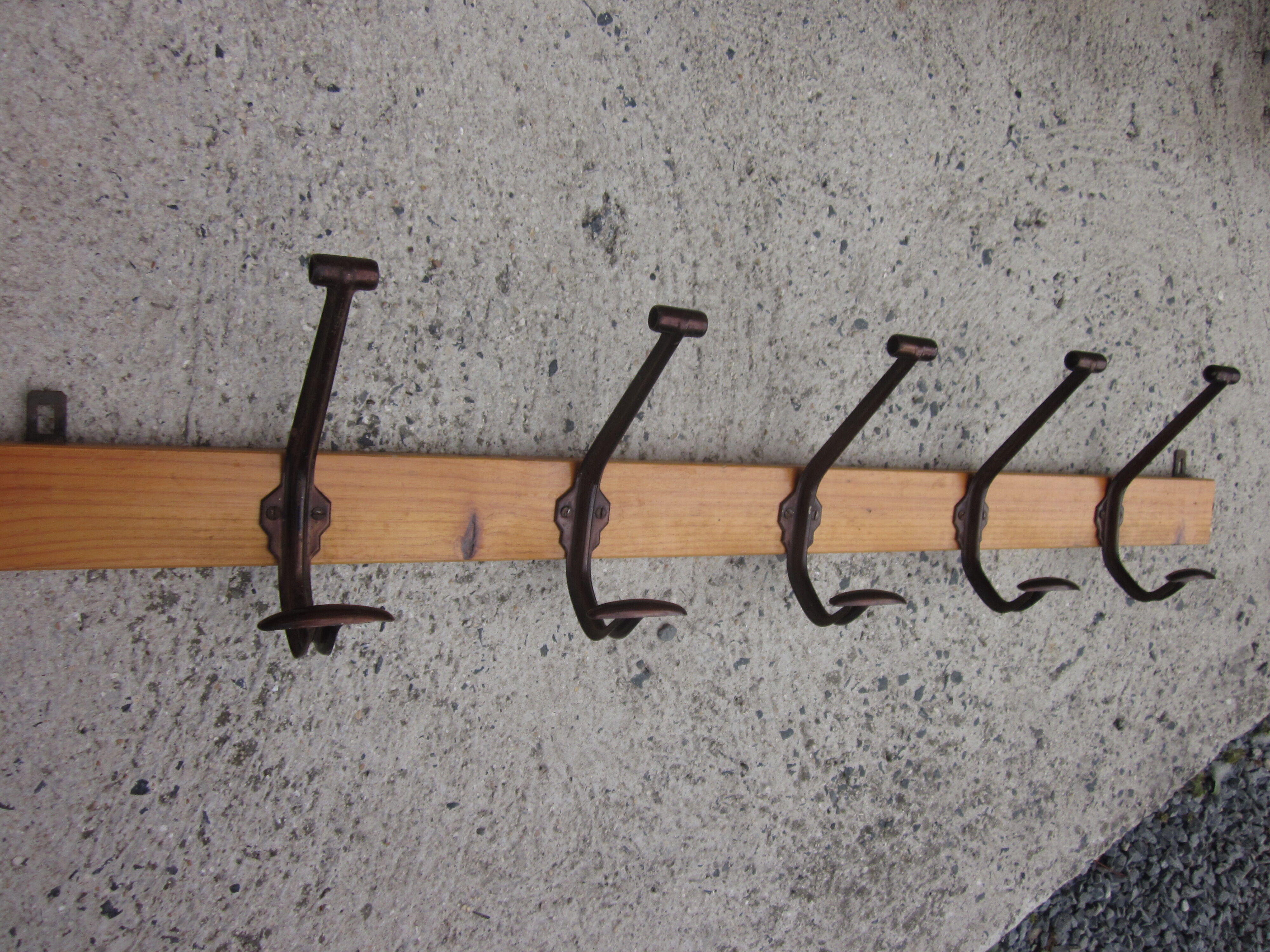 Door industrial coat a 5 hooks