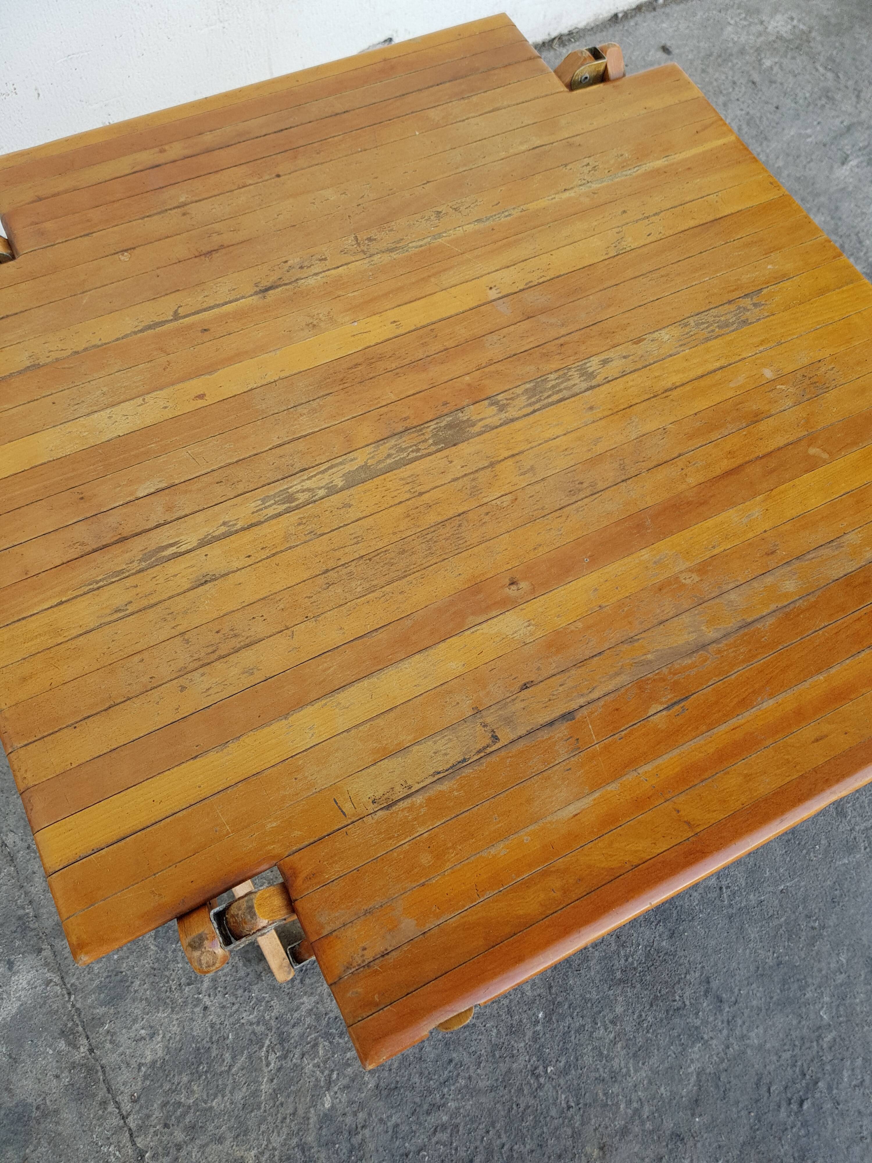 Colonniale table of travel