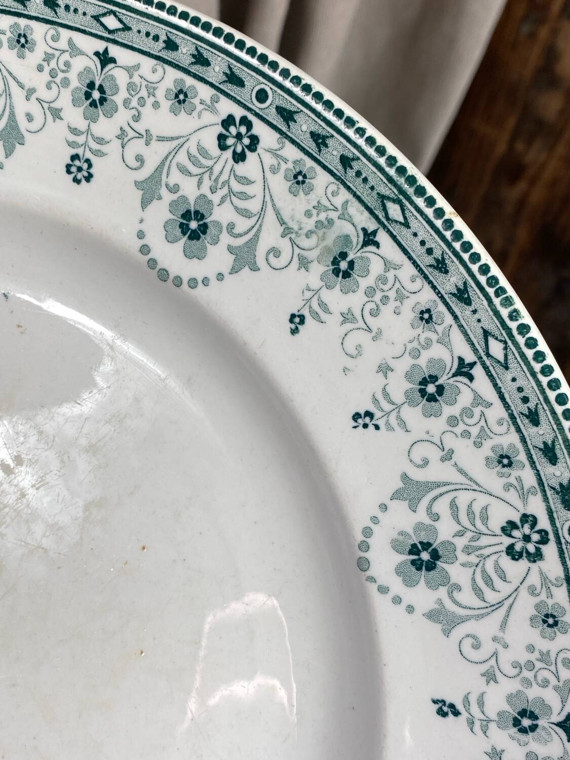 Round plate, iron earth, Wolves' Mills