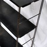 Etagère string moderniste modulable en fer forgé et tôle noir, 1950-1960
