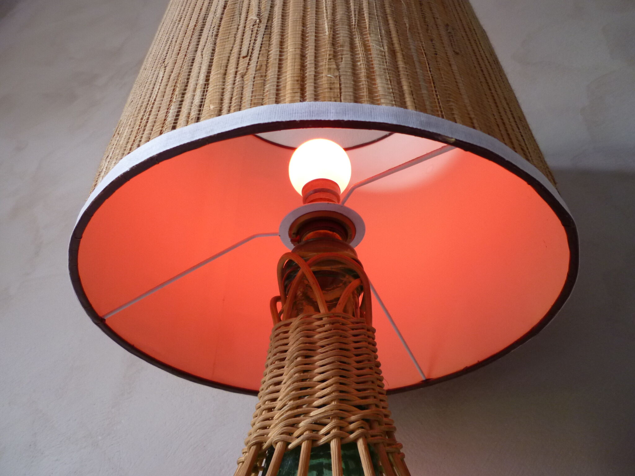 Lamp in glass and woven rattan