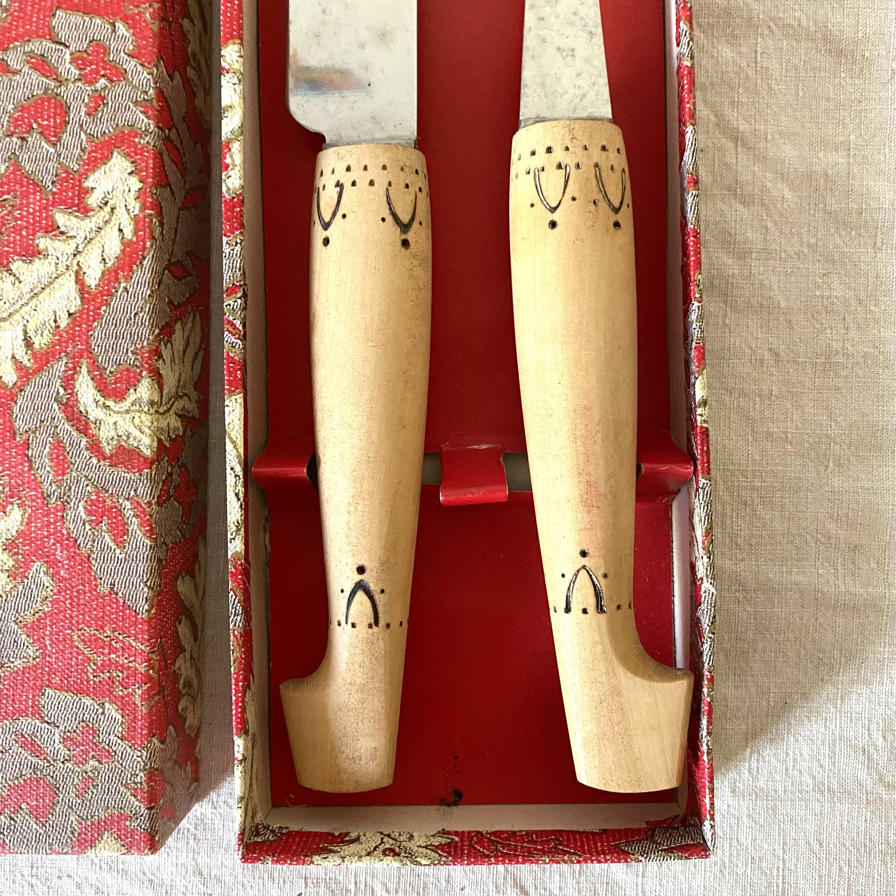 Fourchette et couteau à découpe en inox et bois gravé