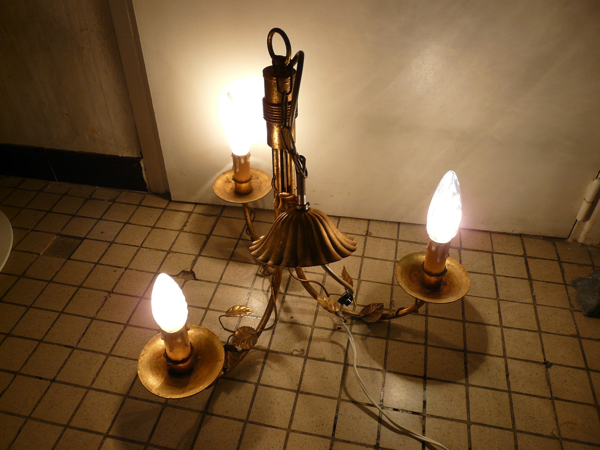 Lustre en métal doré vieilli Masca, années 60
