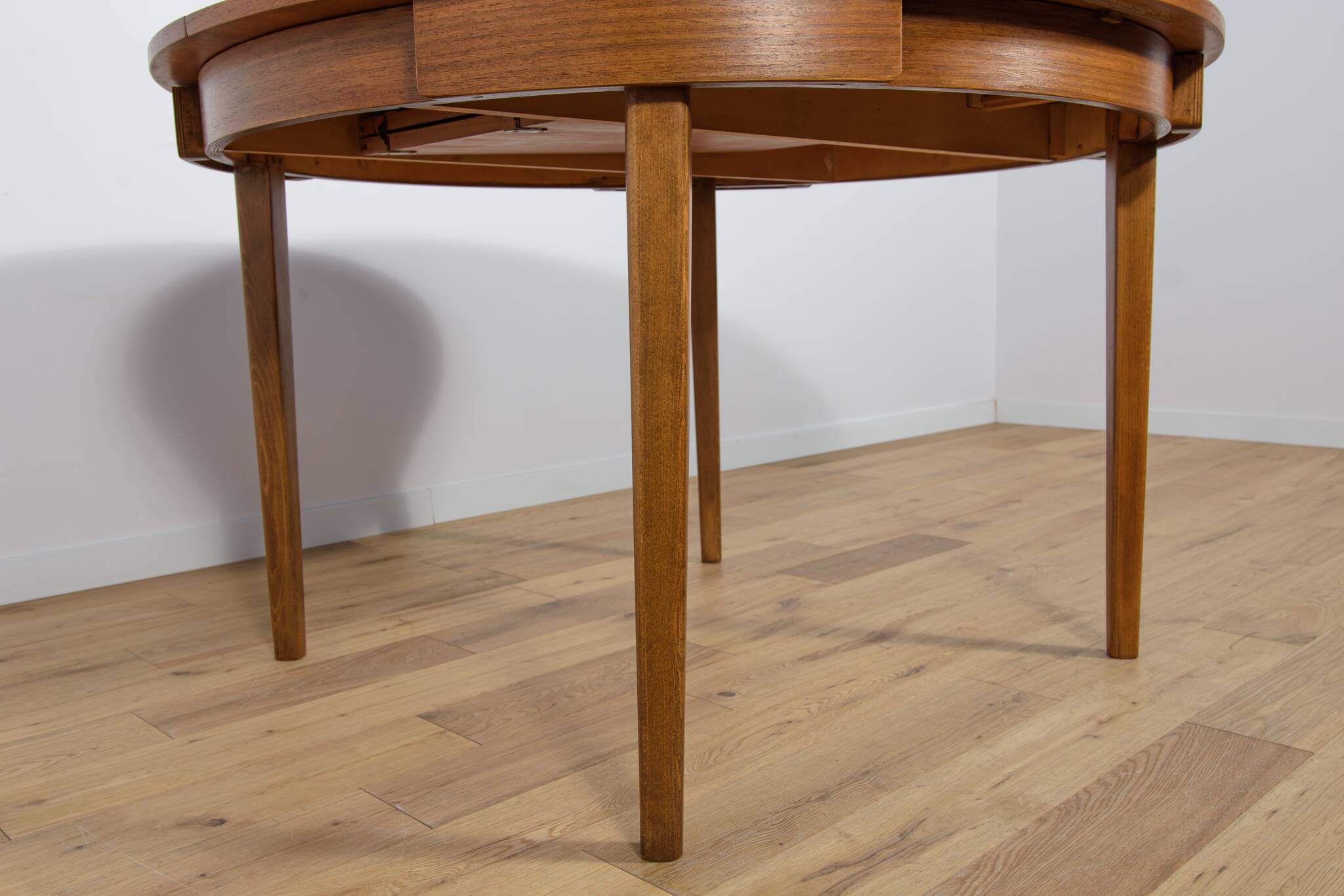 Mid century round extendable dining table and chairs from mcintosh, 1960s, set of 5
