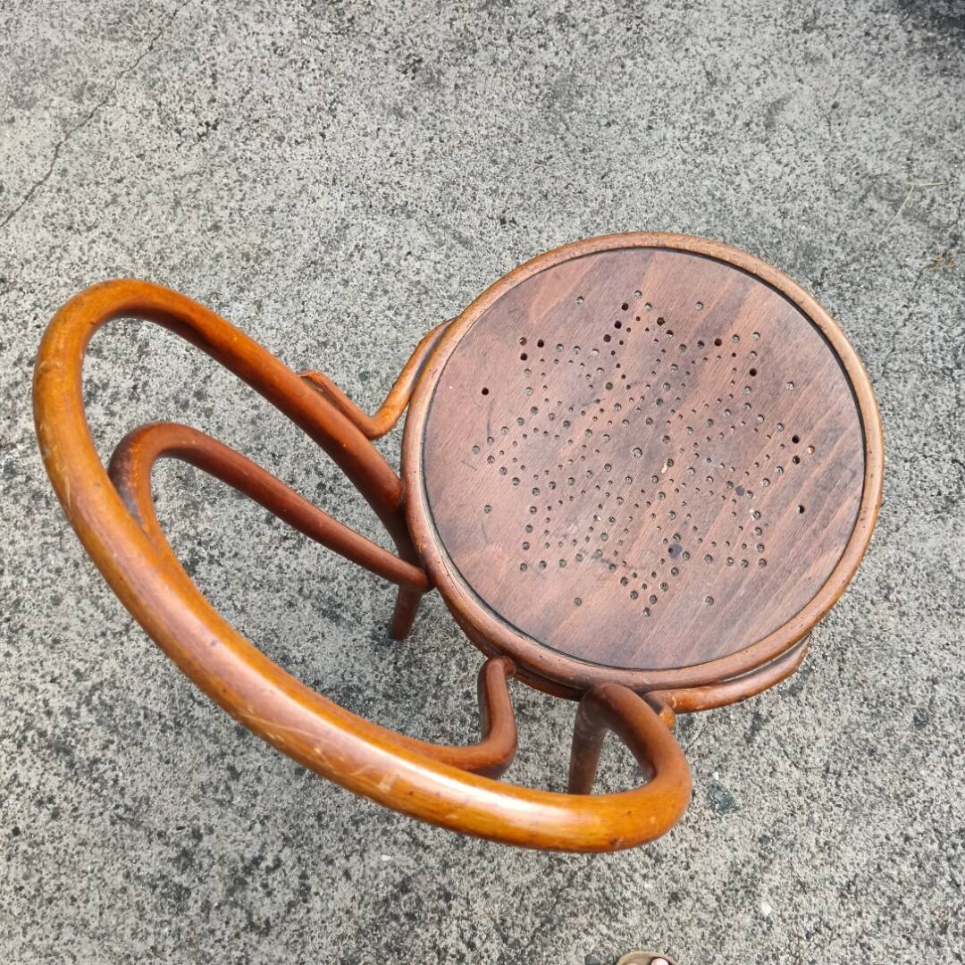 Bsitrot chair in curved wood signed J&J Kohn, Vienna 1930