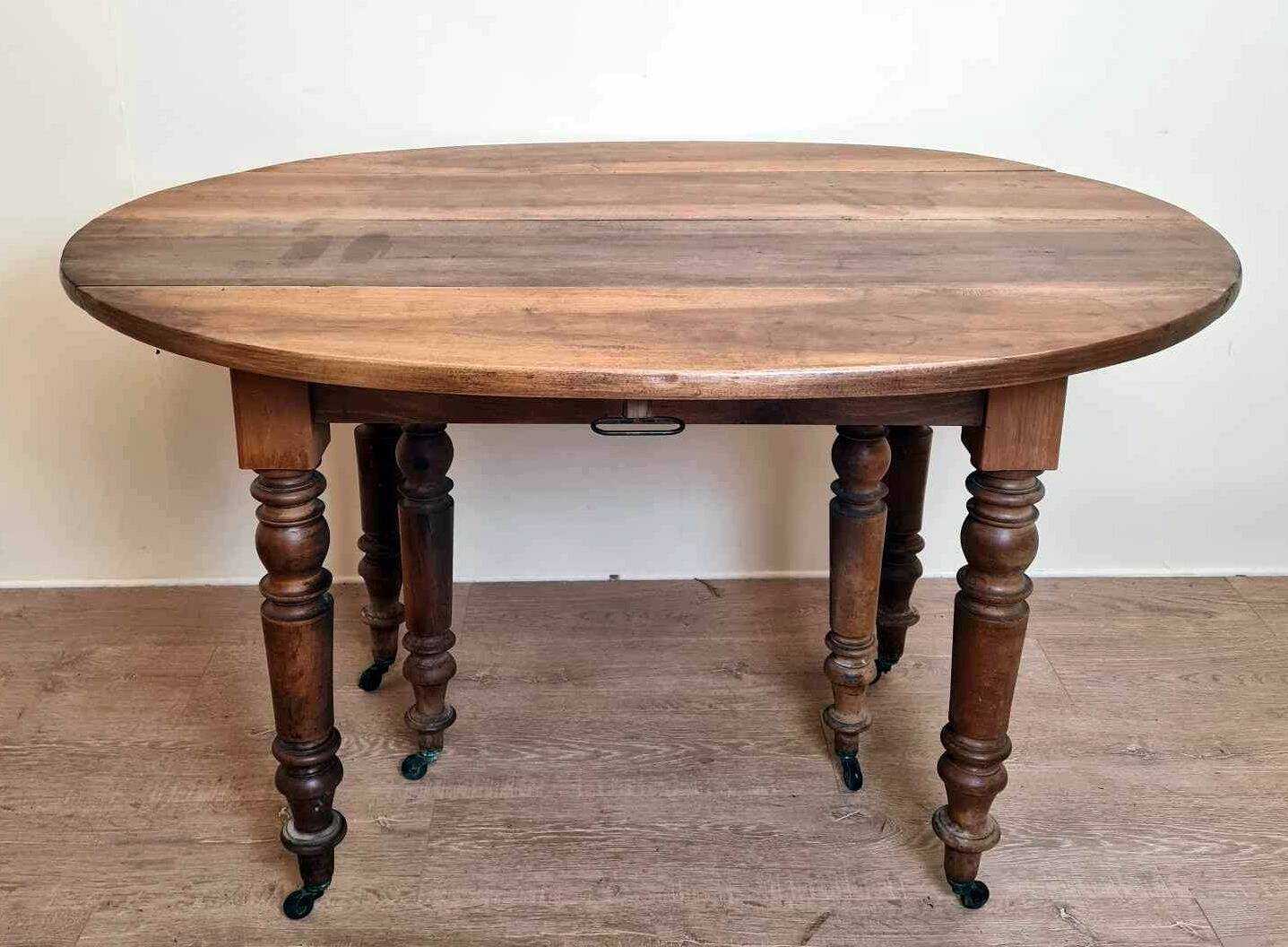 Louis Philippe period 6-legged extending table in solid walnut
