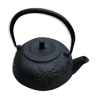 Cast teapot