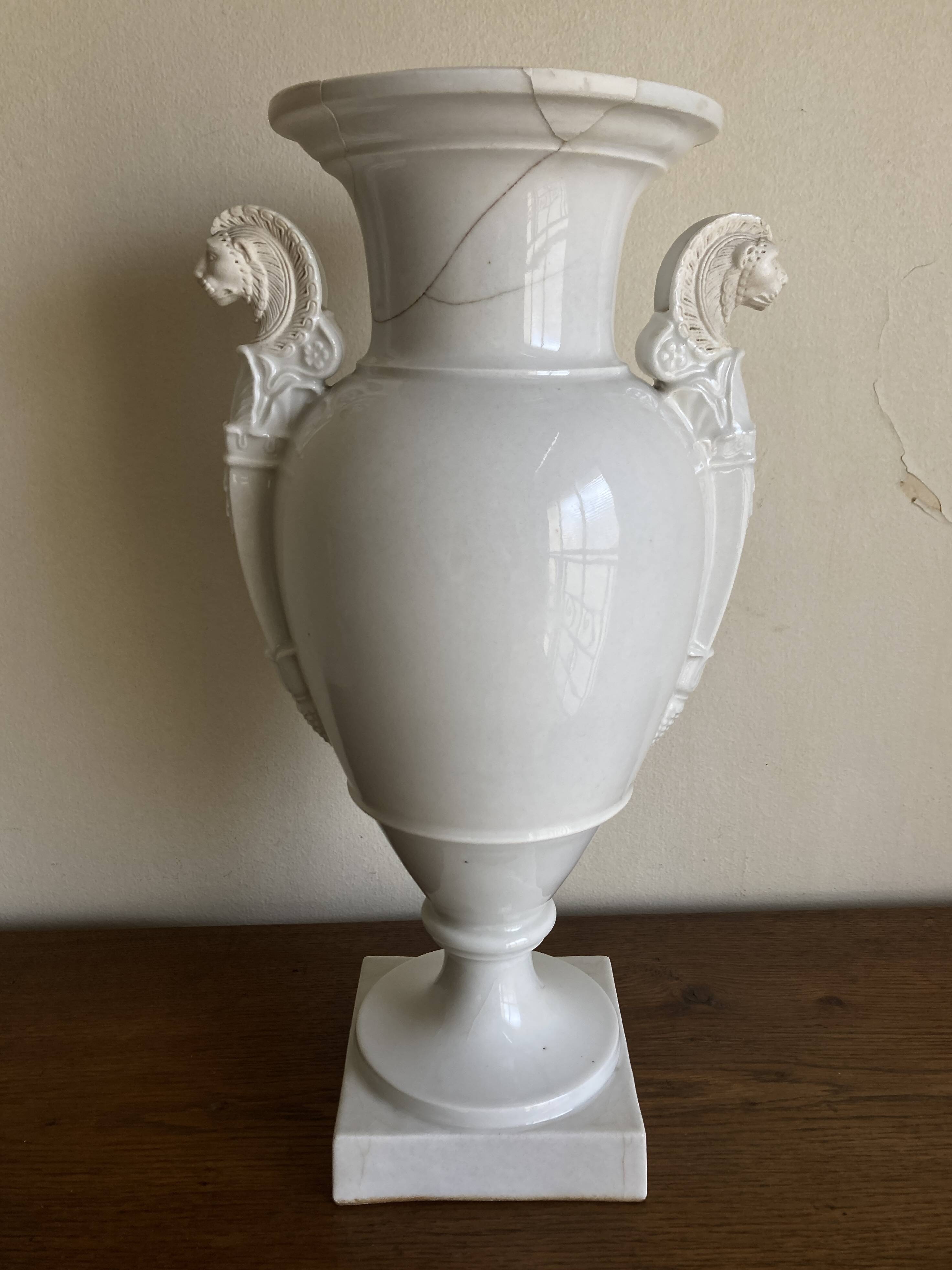 XXL white lion head neo-classical amphora vase from the Empire Consulate.