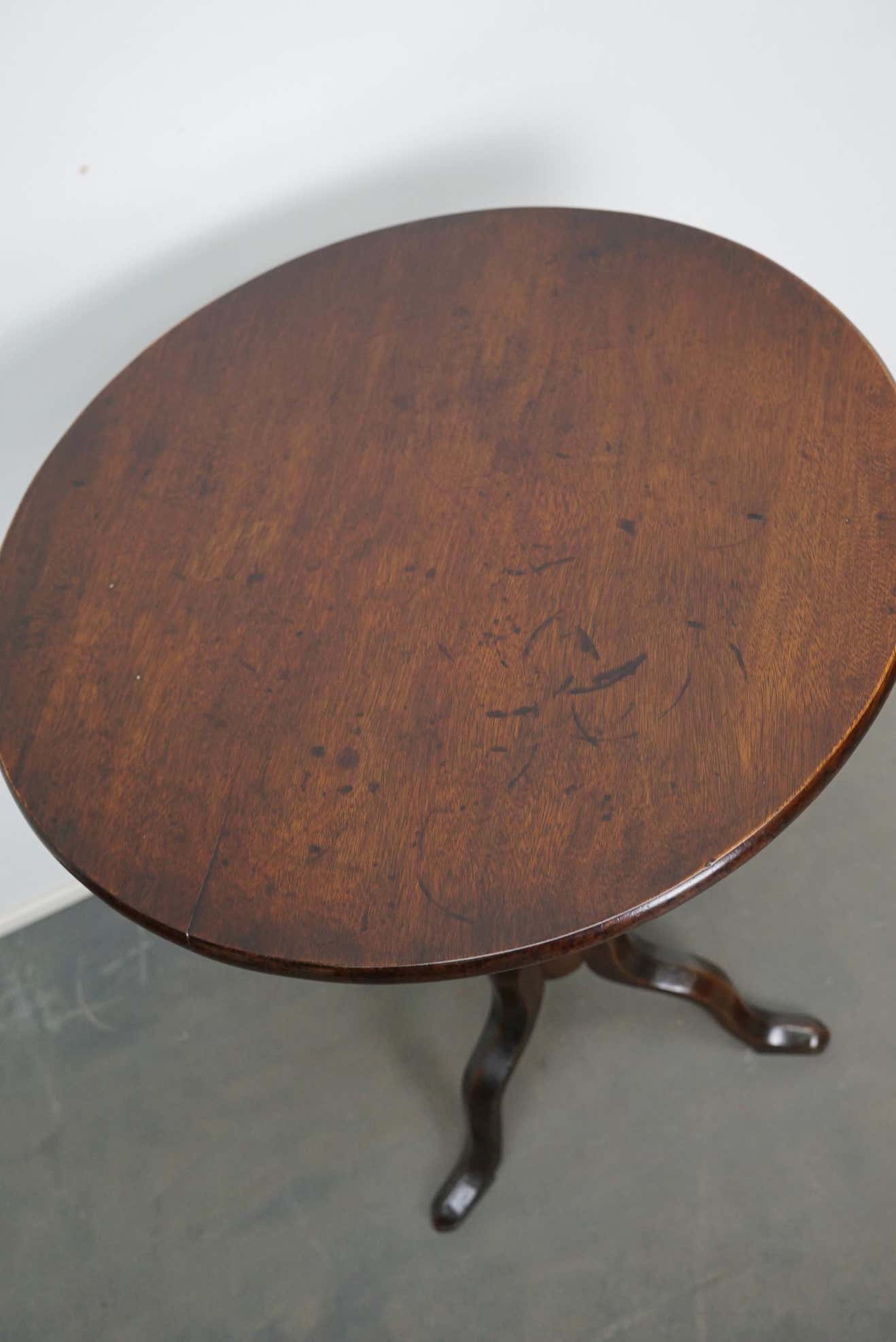 18th century Georgian wine table with reclining mahogany tray