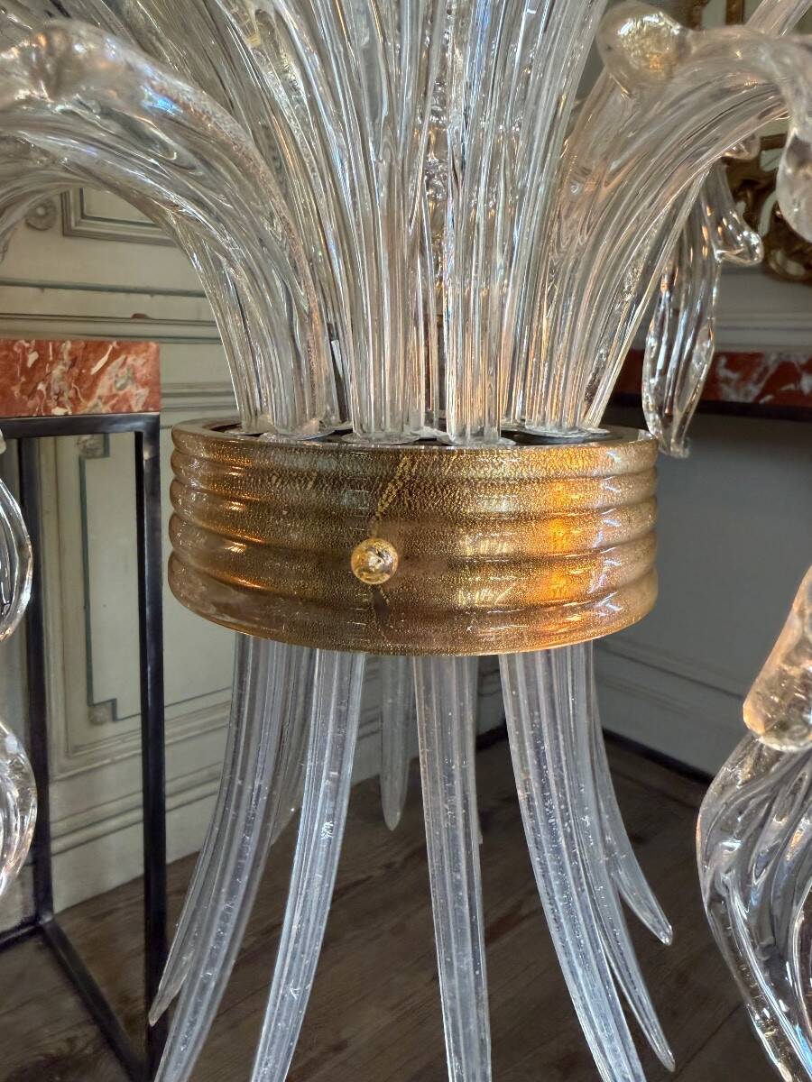 Asymmetrical Venetian chandelier in colourless and gold Murano glass, circa 1980.