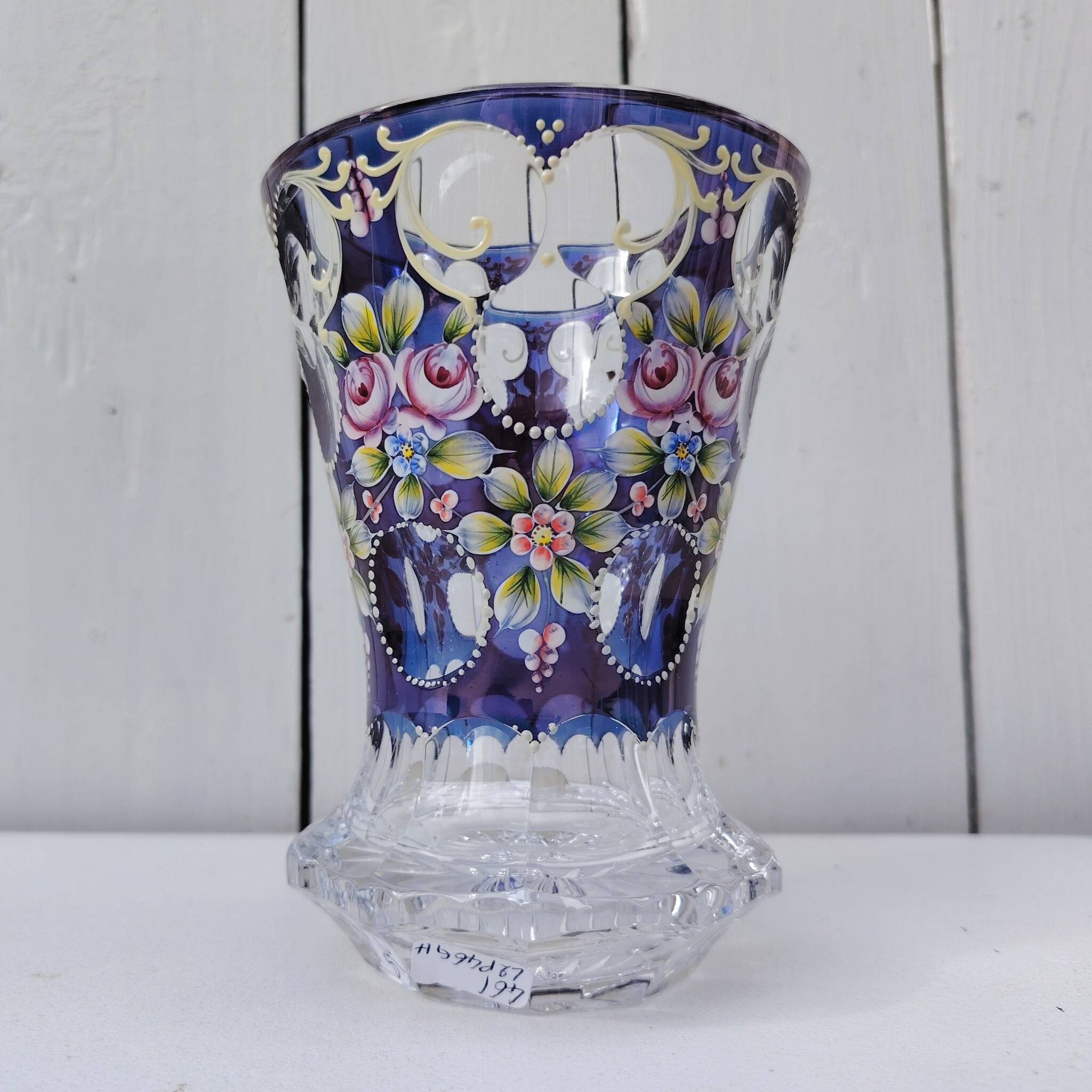 Vase en cristal de Bohème, décor floral peint et émaillé