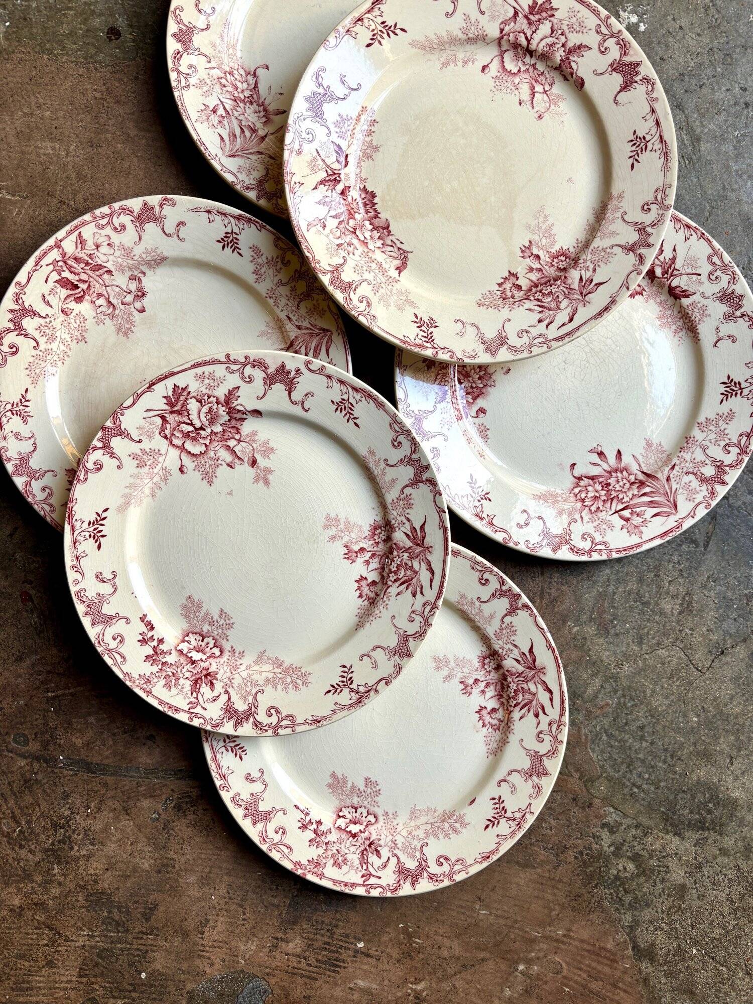 6 Boulenger & Cie flat plates in ecru and pink enamelled ironstone,