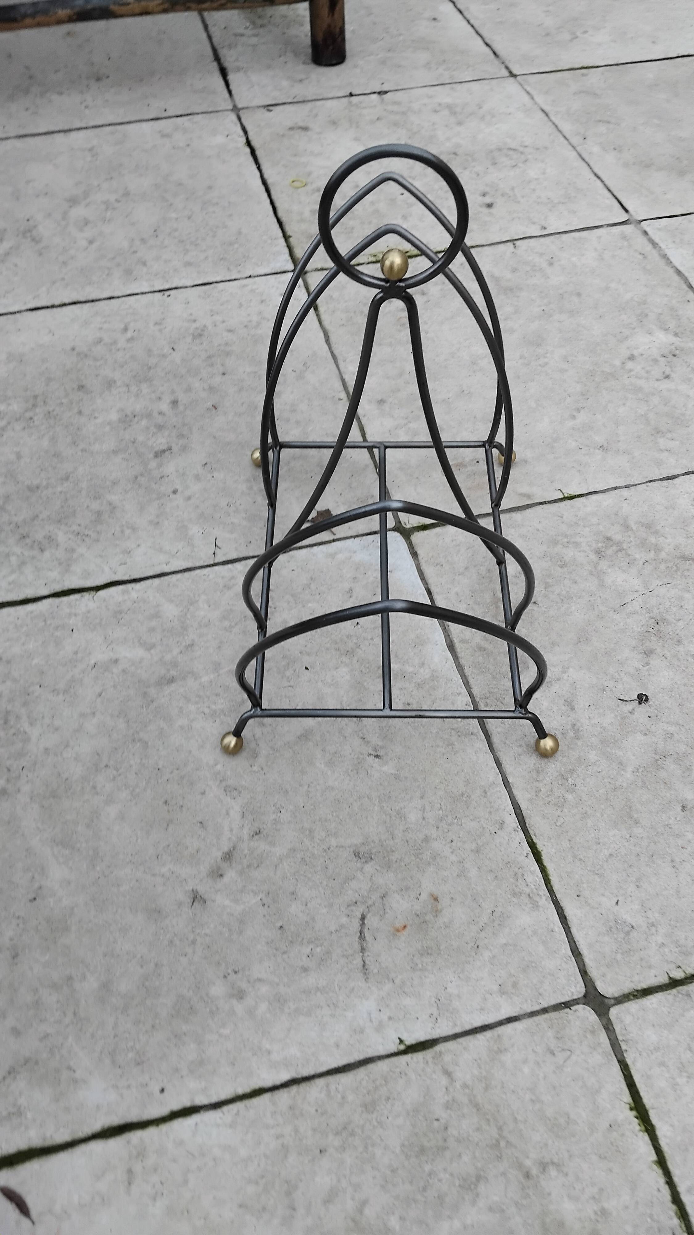 Vintage 1980s metal magazine rack