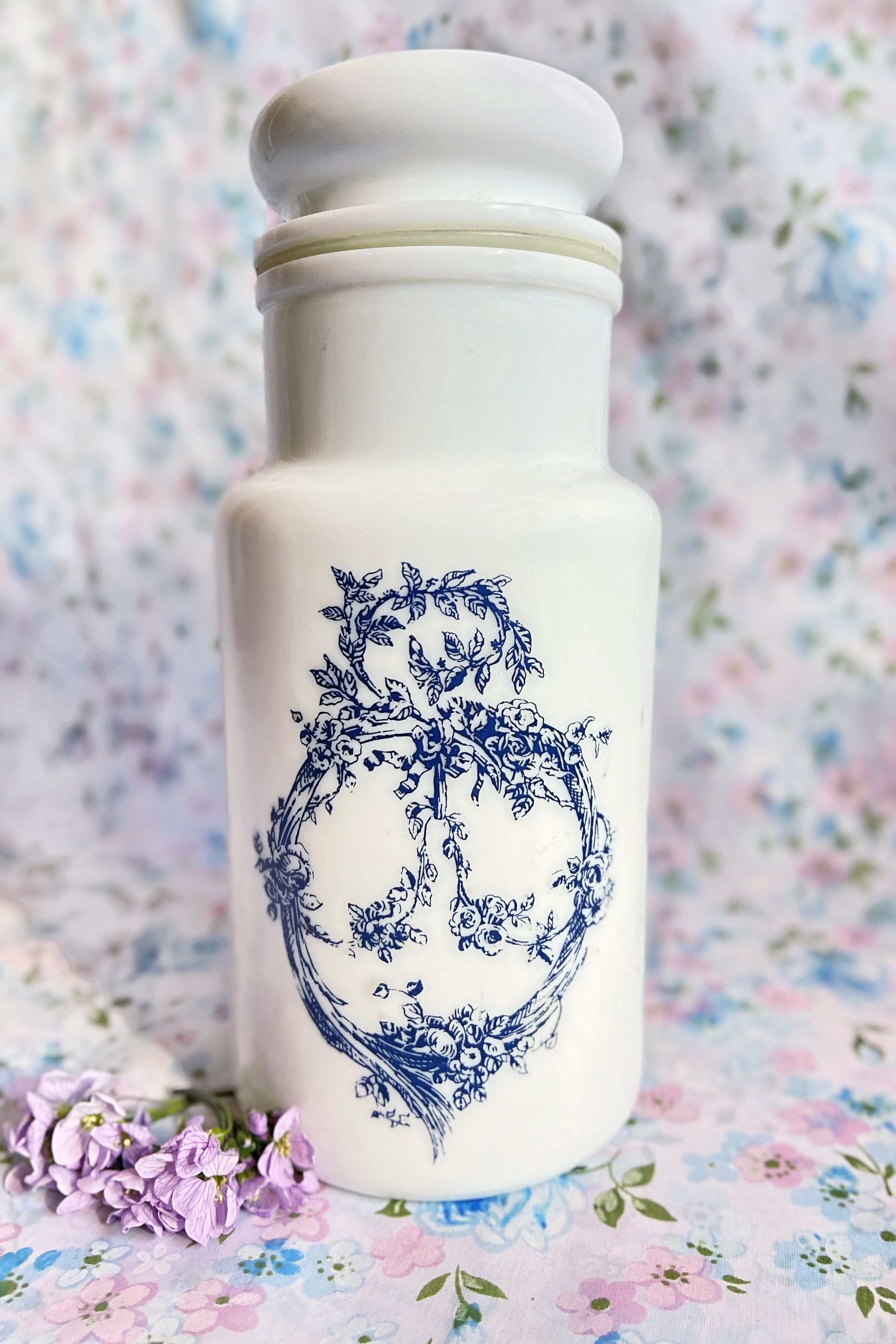 Lot of apothecary jars