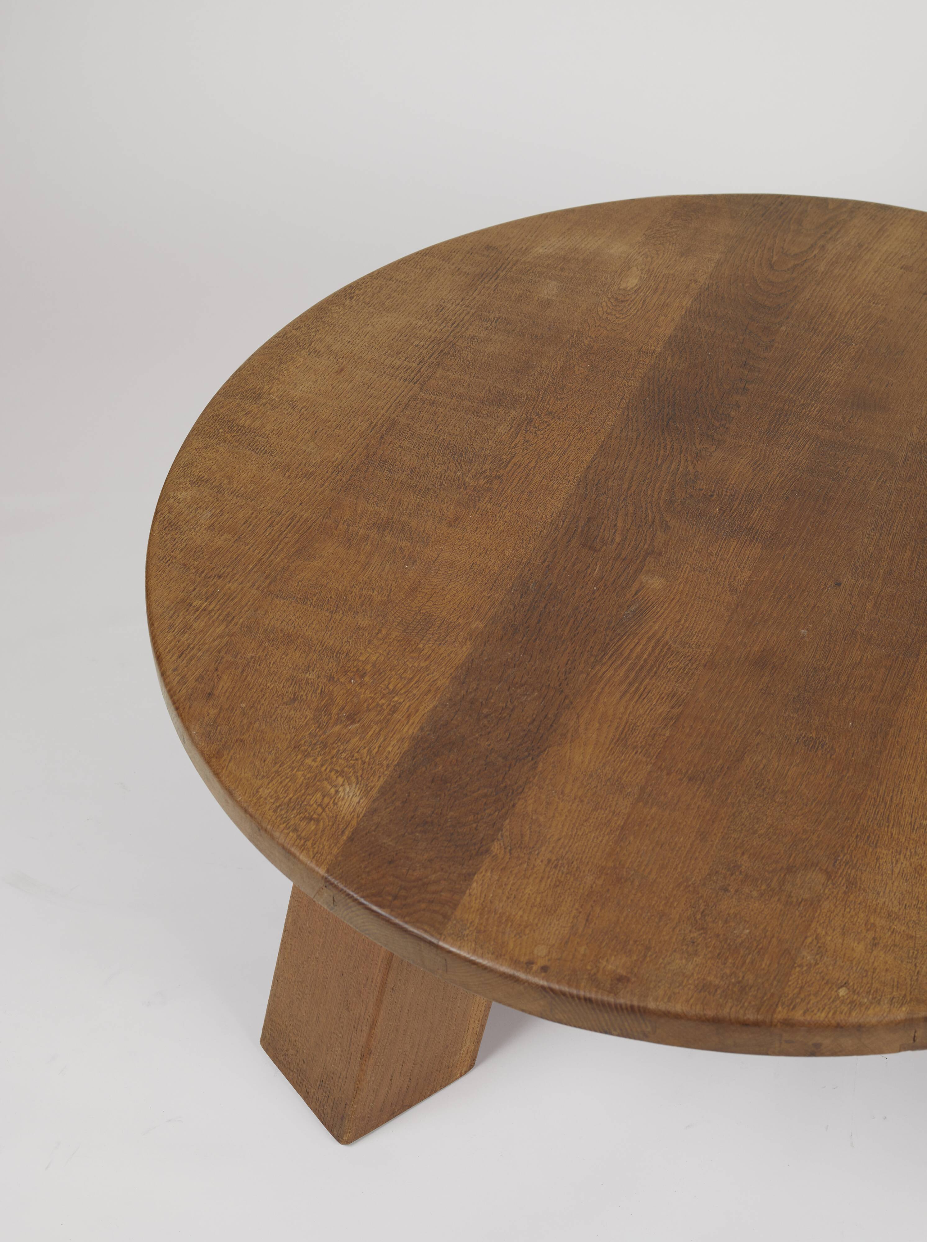 Brutalist round tripod coffee table in solid wood (Oak) Circa 1960