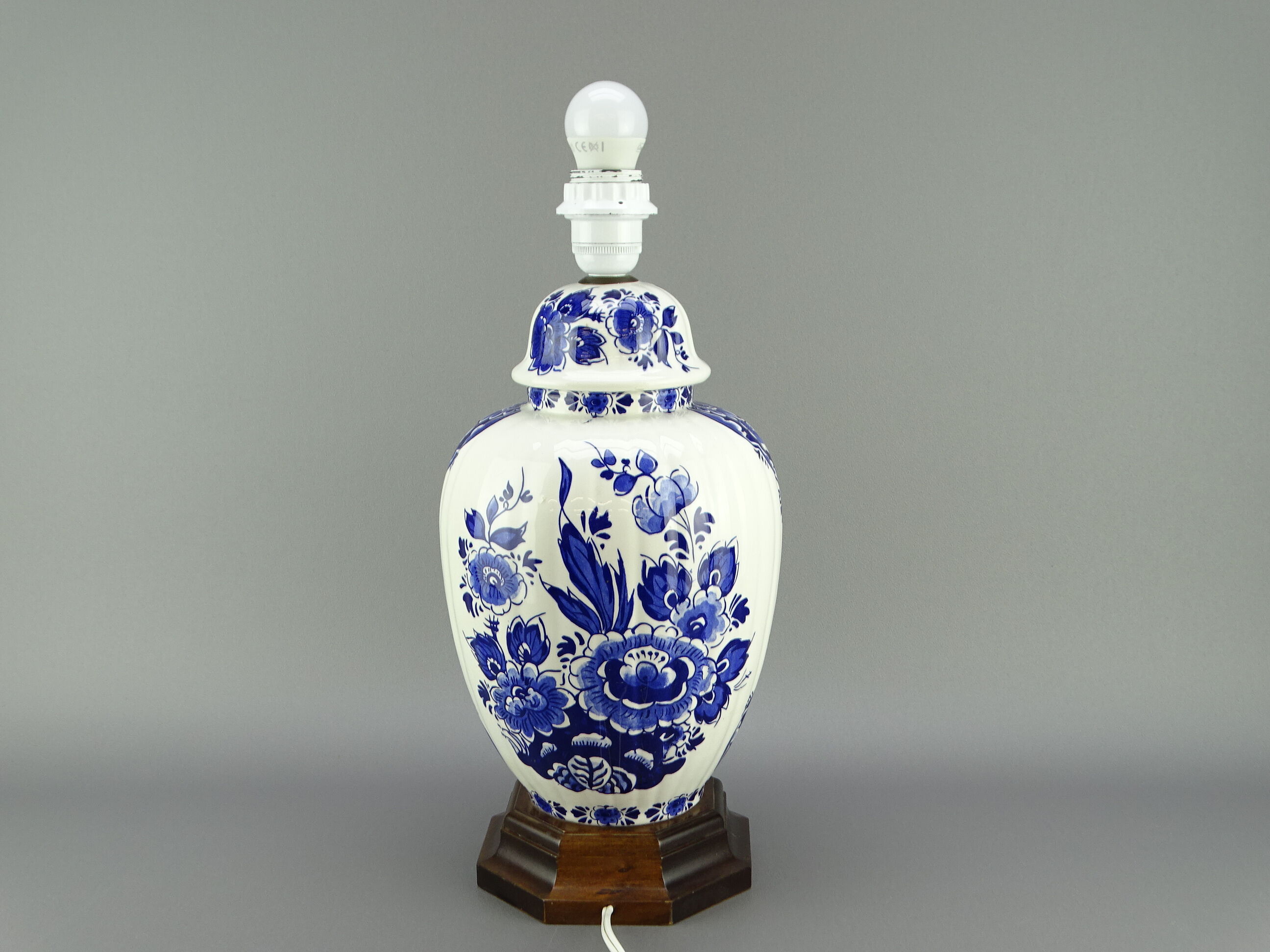 Bedside lamp in Delft earthenware