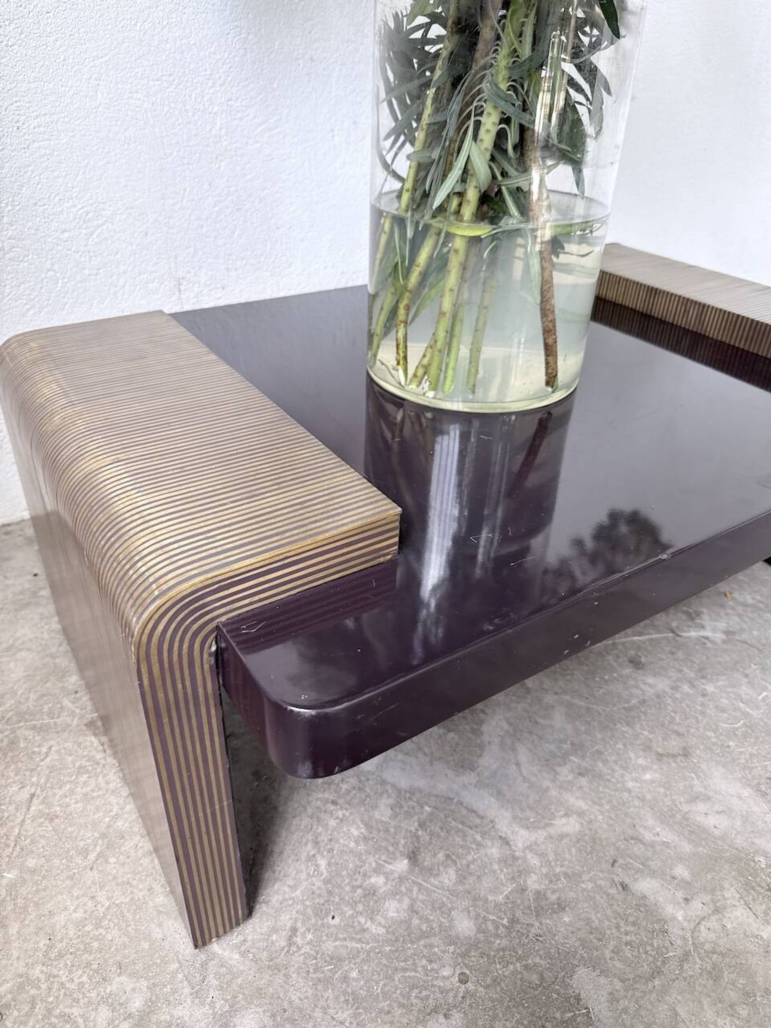 Art Deco coffee table in lacquer and brass