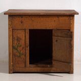 Meuble de cuisine ancien avec détails floraux (c.1920)