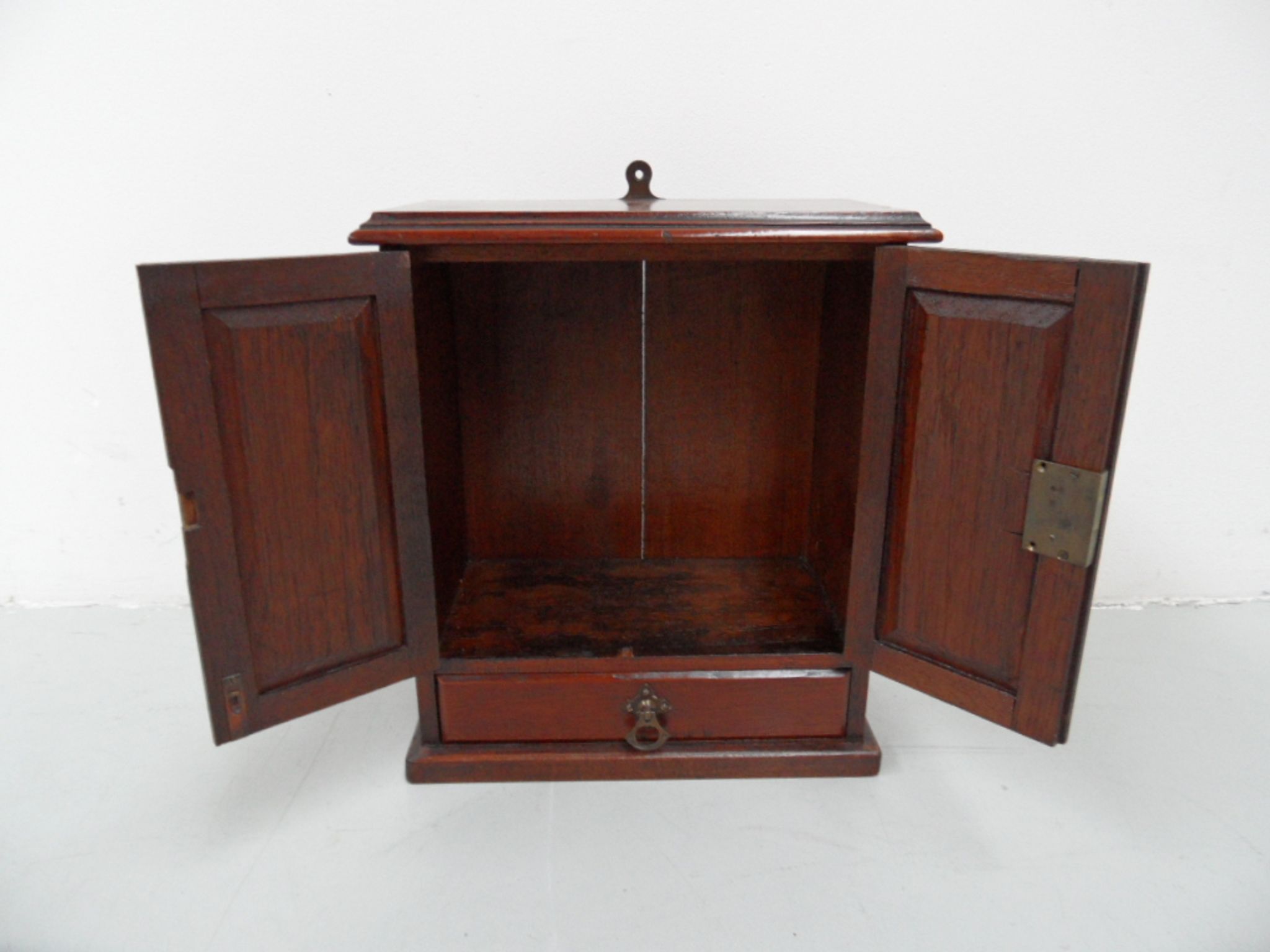 Armoire à bijoux en acajou ancien