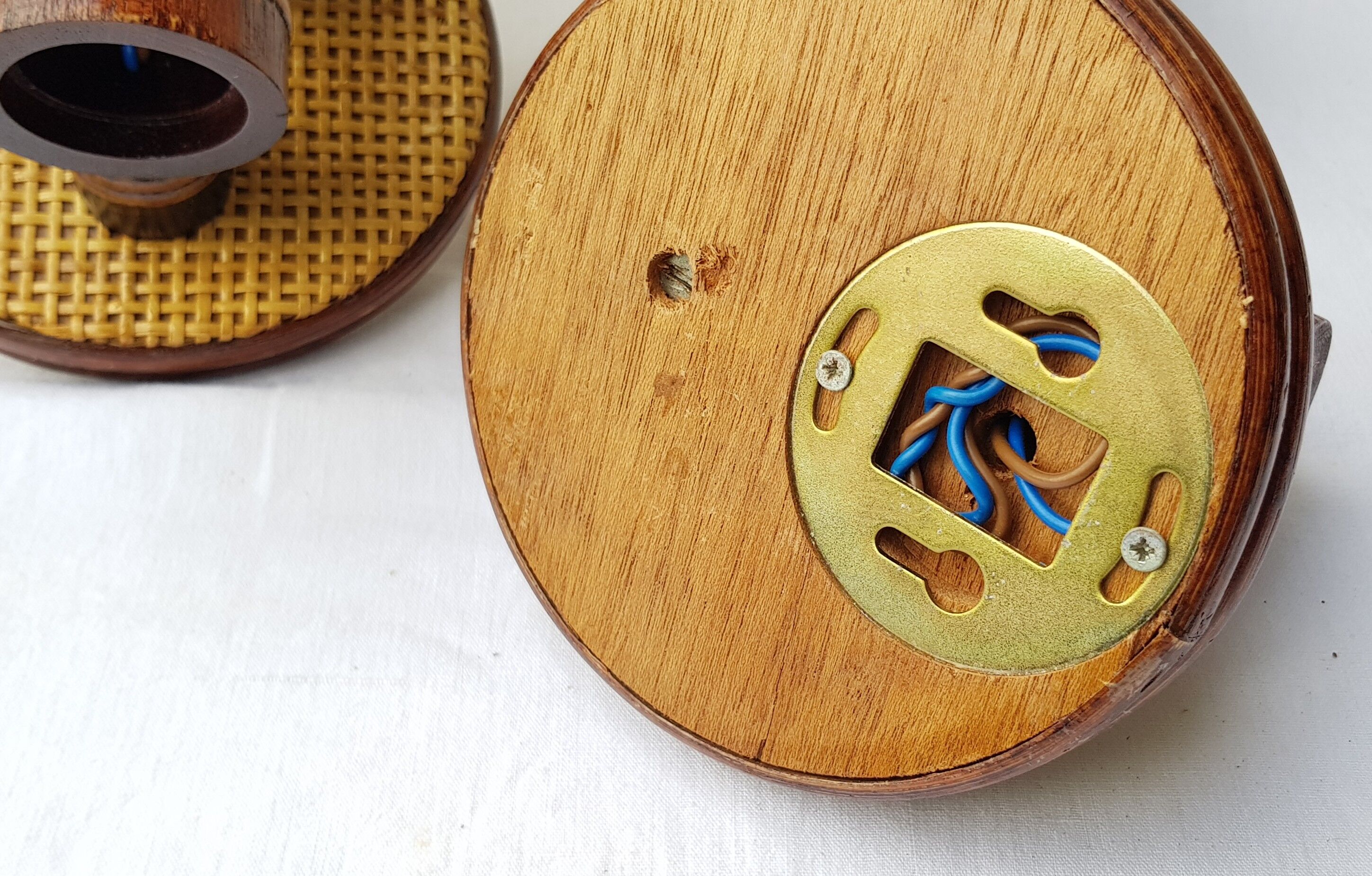 Pair of wood and rattan wall lamps 70