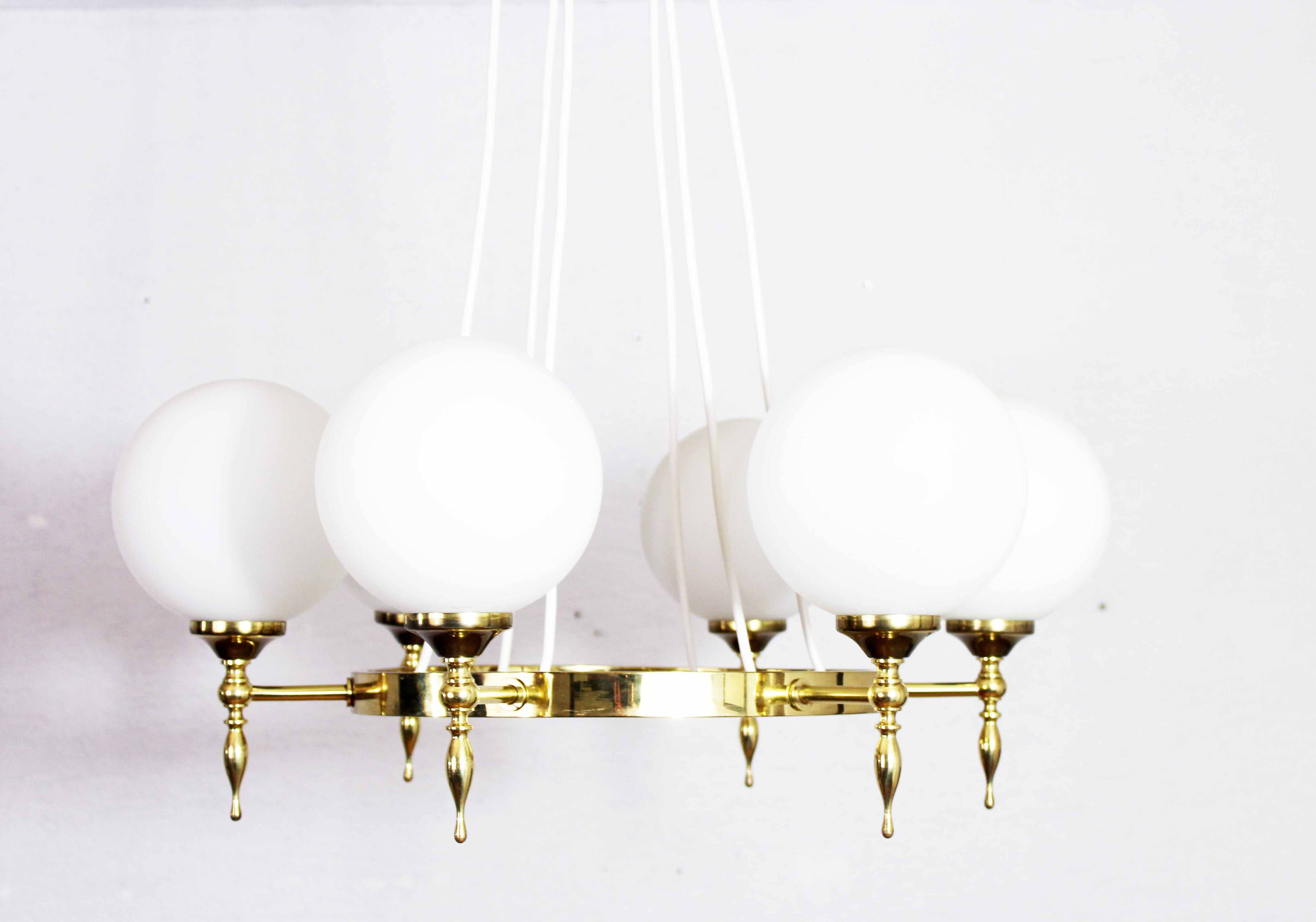 Lustre en laiton années 70