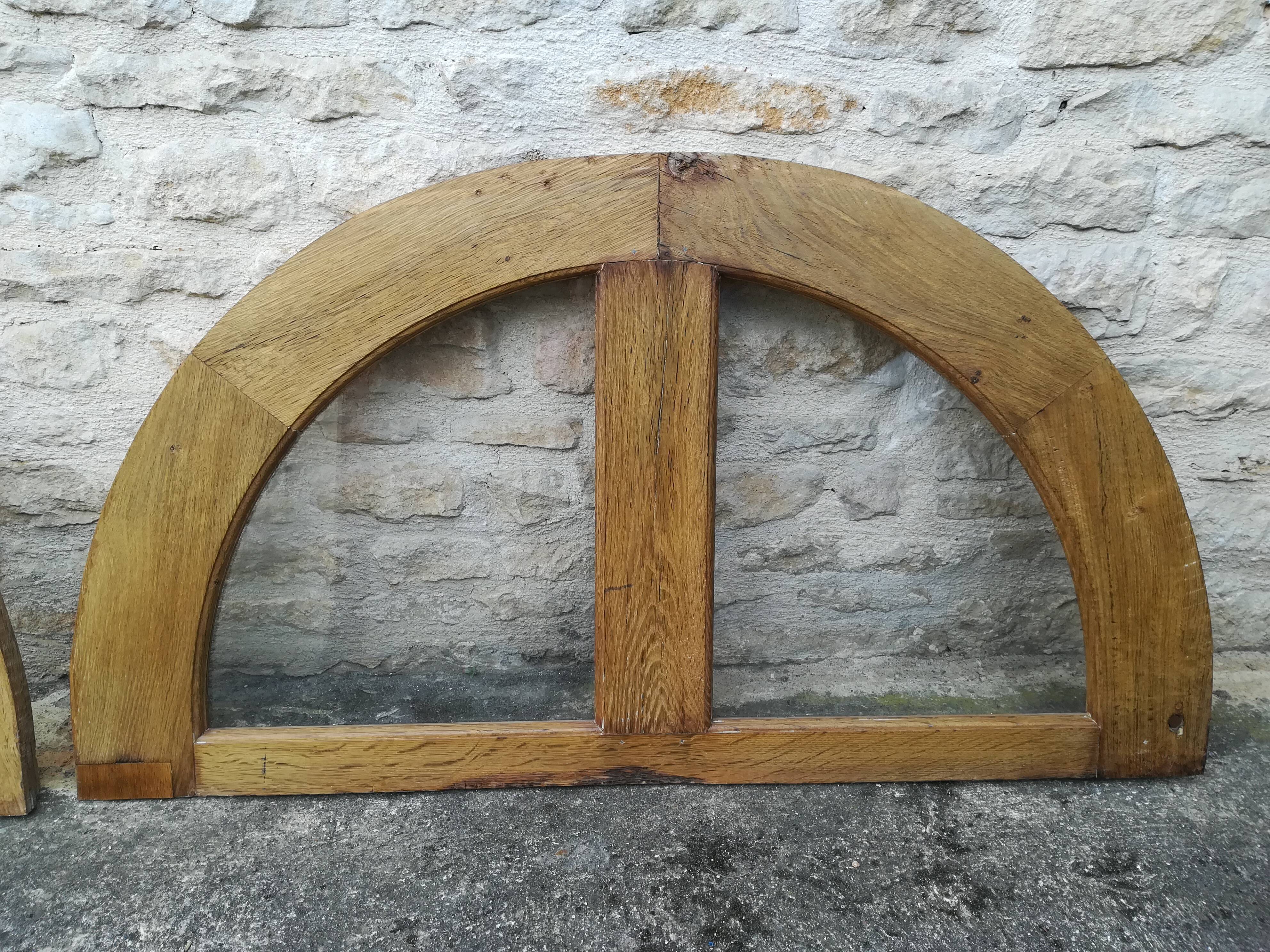 Impostes or half moon window