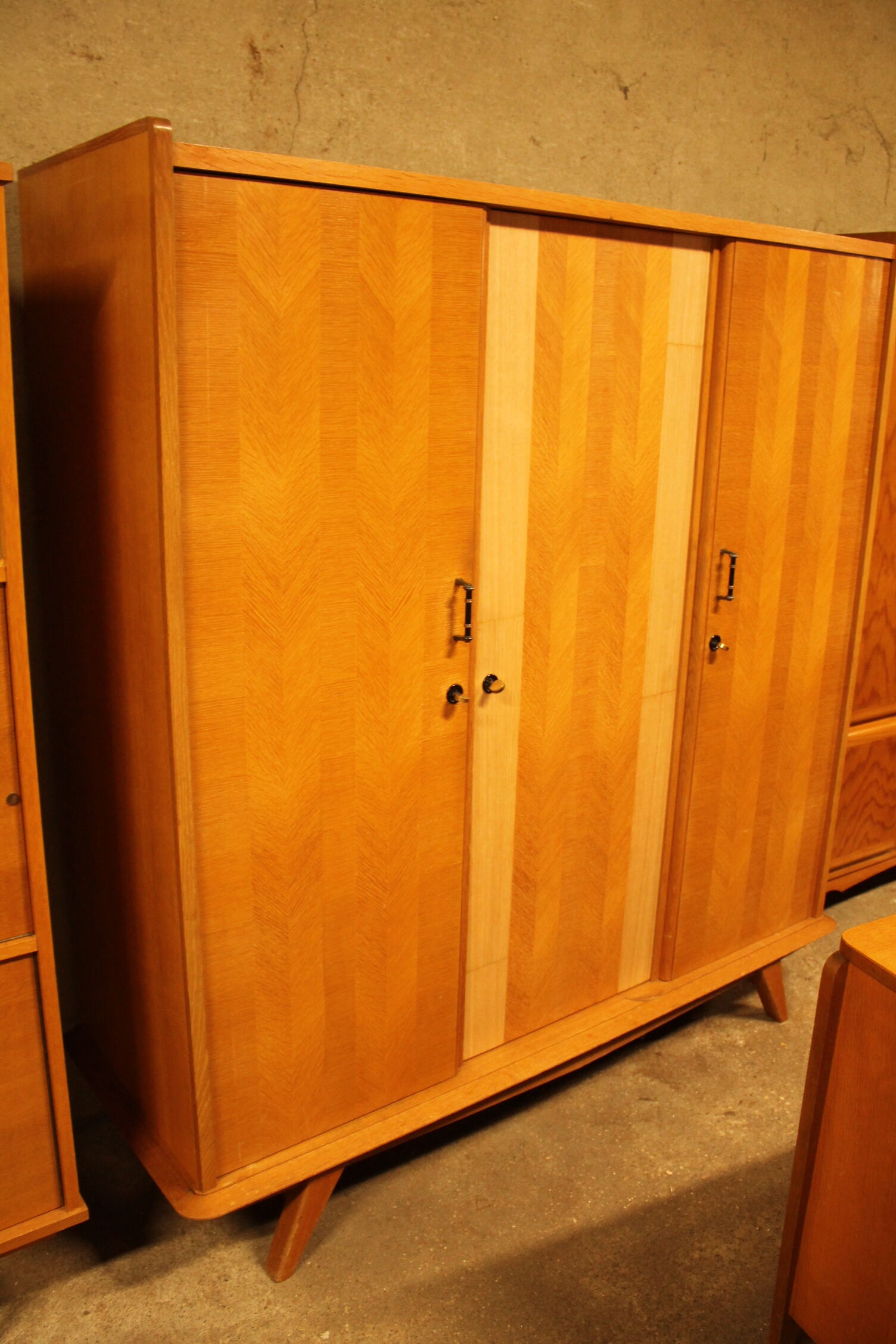 Armoire vintage