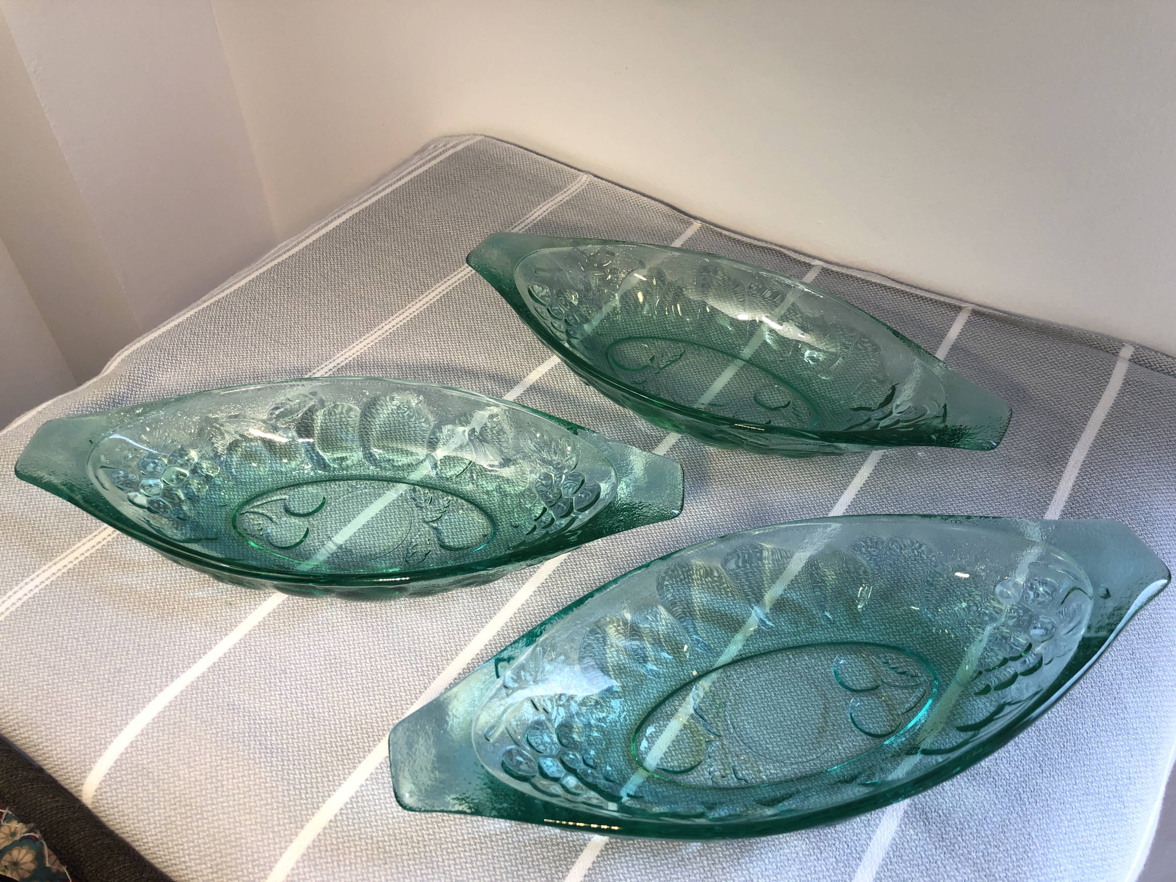 Ravier en verre vintage vert emeraude décor raisins