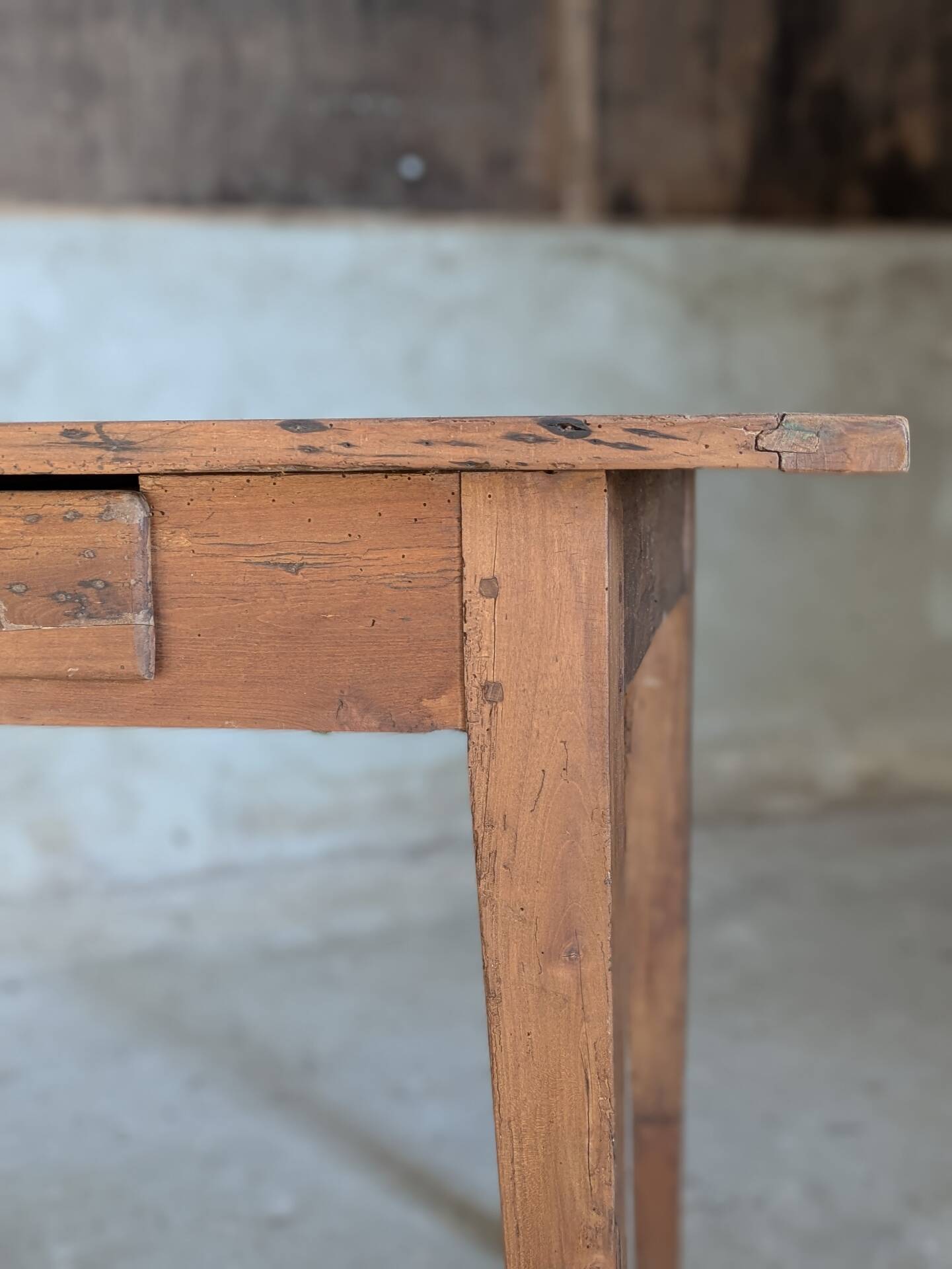 Farm table