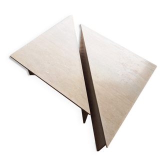 Table basse triangle travertin.