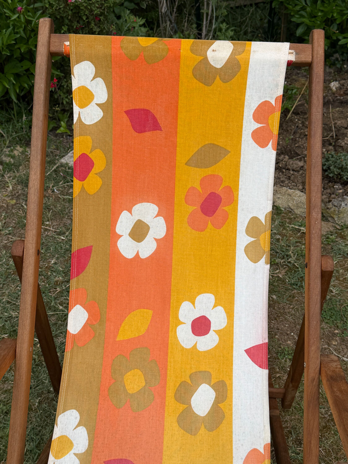 Vintage "Flower Power" Deckchair – 1970s Floral Fabric