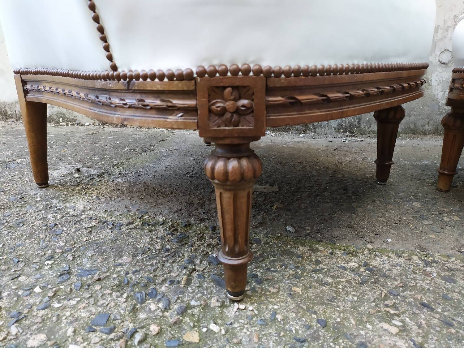 Paire de fauteuils Louis XVI
