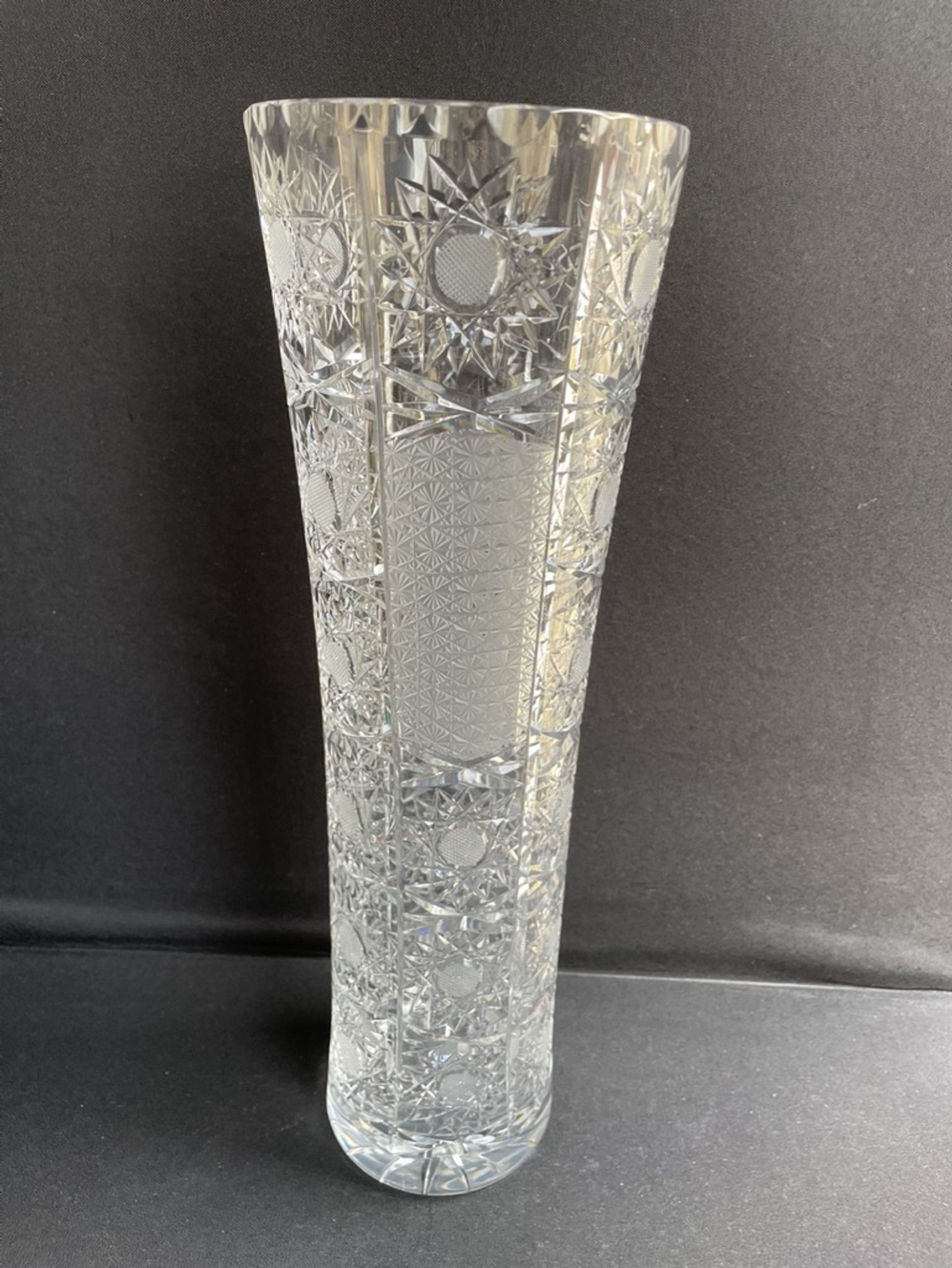 Vase en cristal taillé – milieu xxème