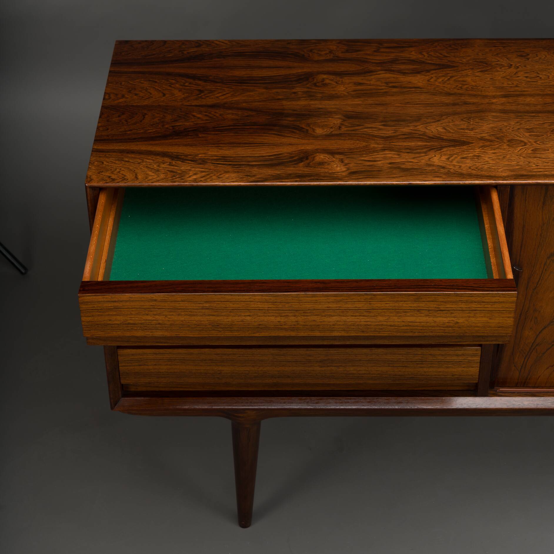 Danish buffet in rosewood, model no. 18, made in Oman by Jun Mobelfabrik, 1960s.