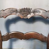 Fauteuil provençal ancien en bois sculpté avec assise en paille